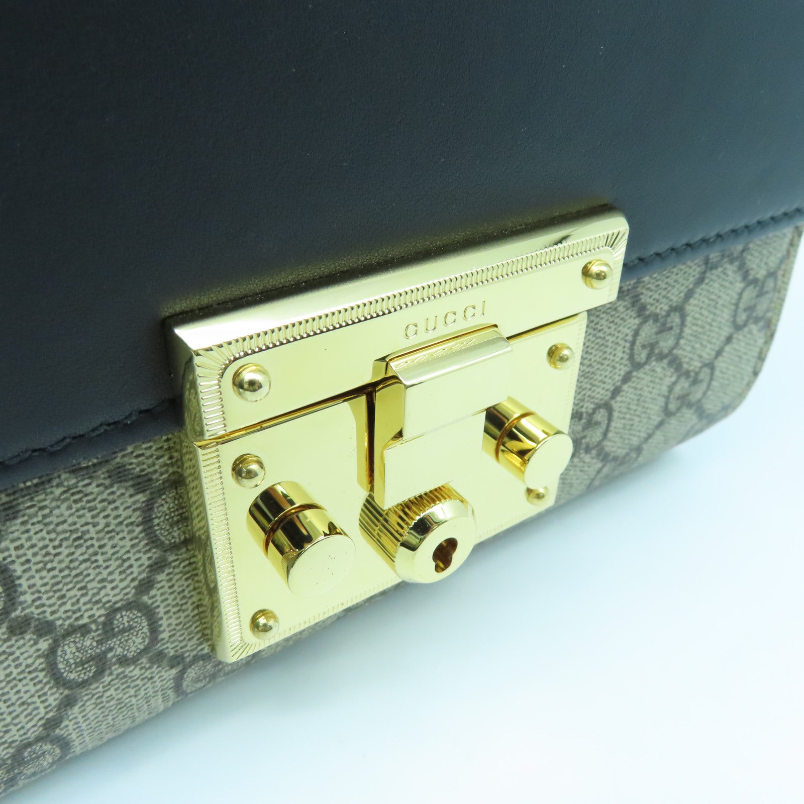 GUCCI 塗層皮革/牛皮皮革Padlock GG金扣鏈帶肩背袋黑色
