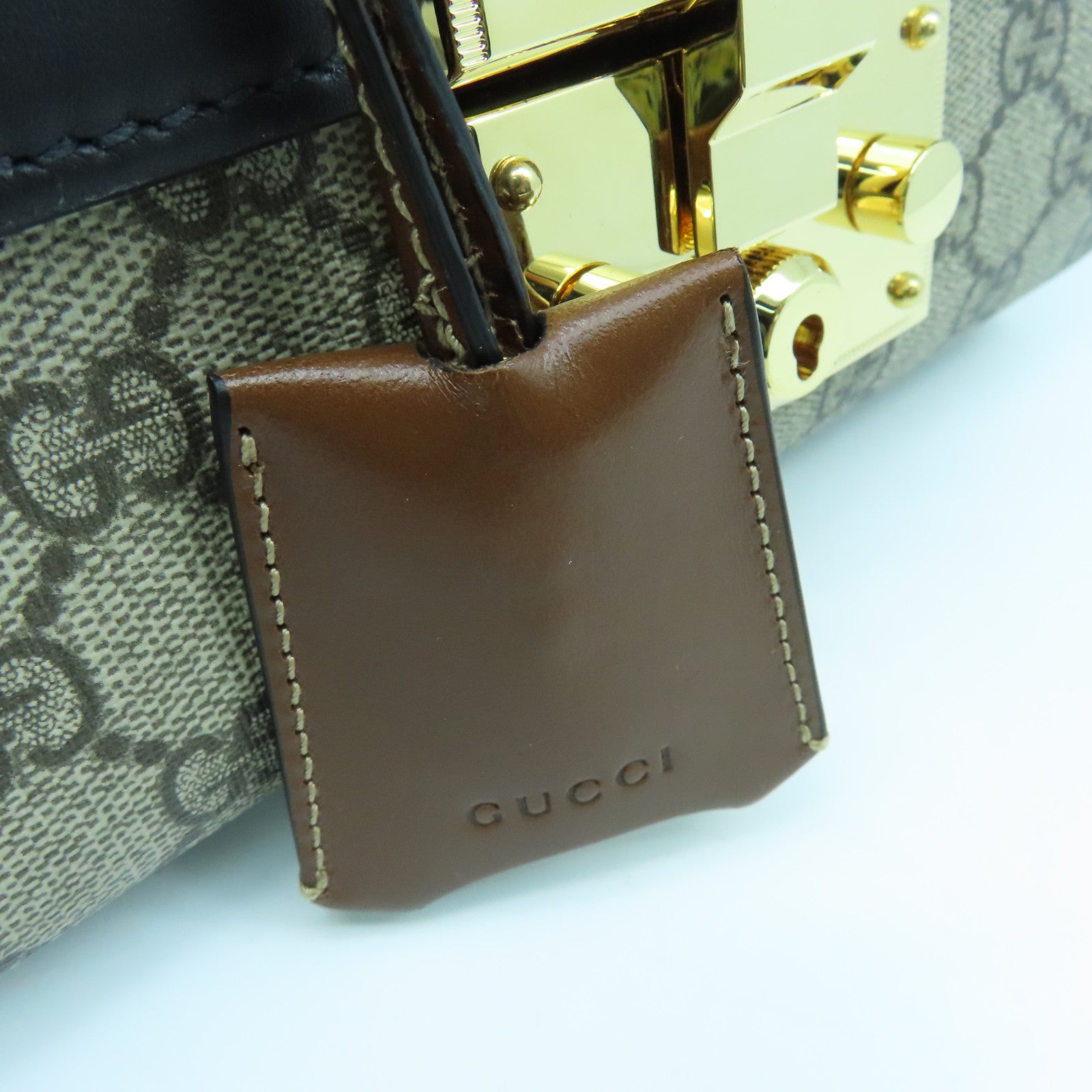GUCCI 塗層皮革/牛皮皮革Padlock GG金扣鏈帶肩背袋黑色