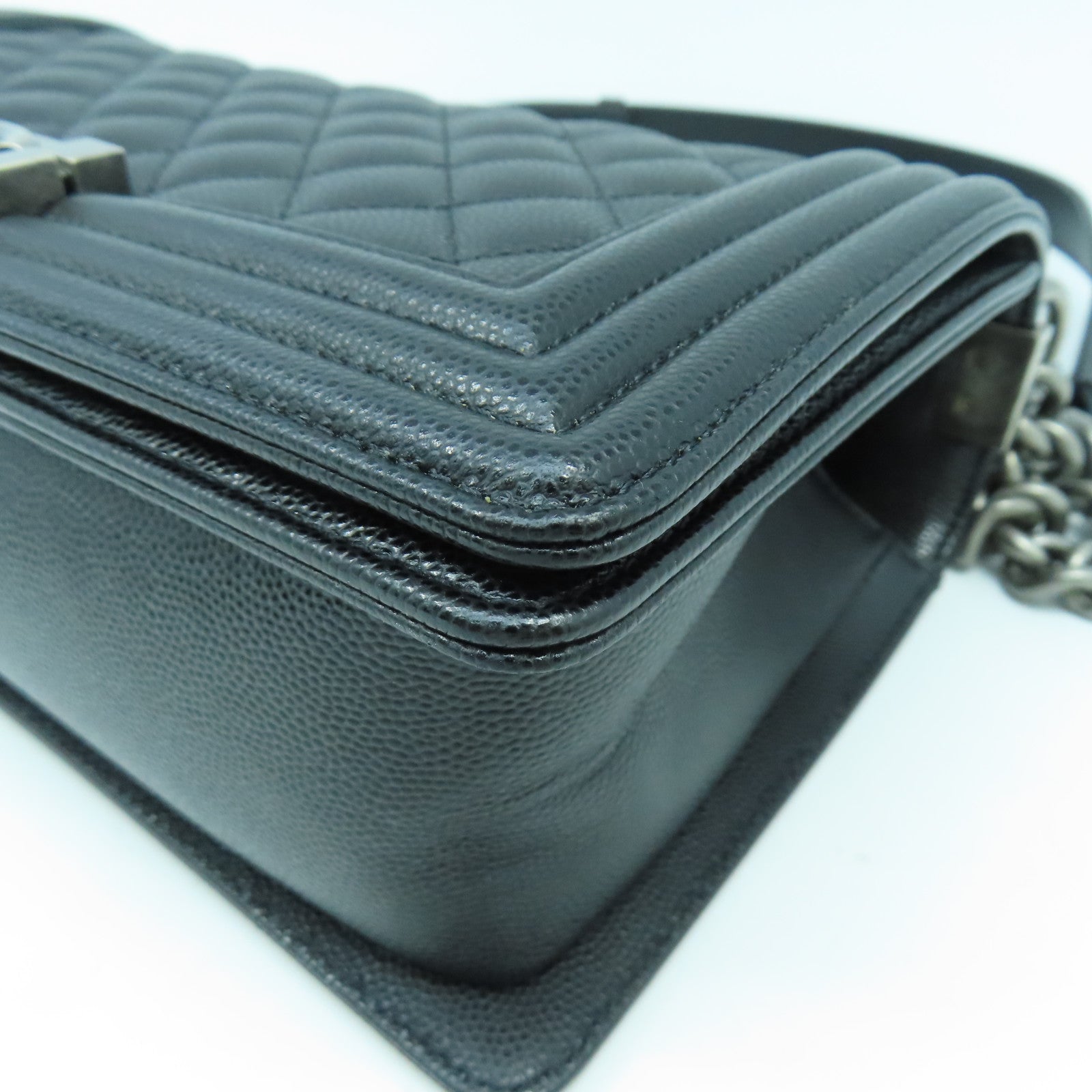 CHANEL 菱格Caviar皮革Chanel Boy 25cm銀扣鏈帶肩背袋黑色