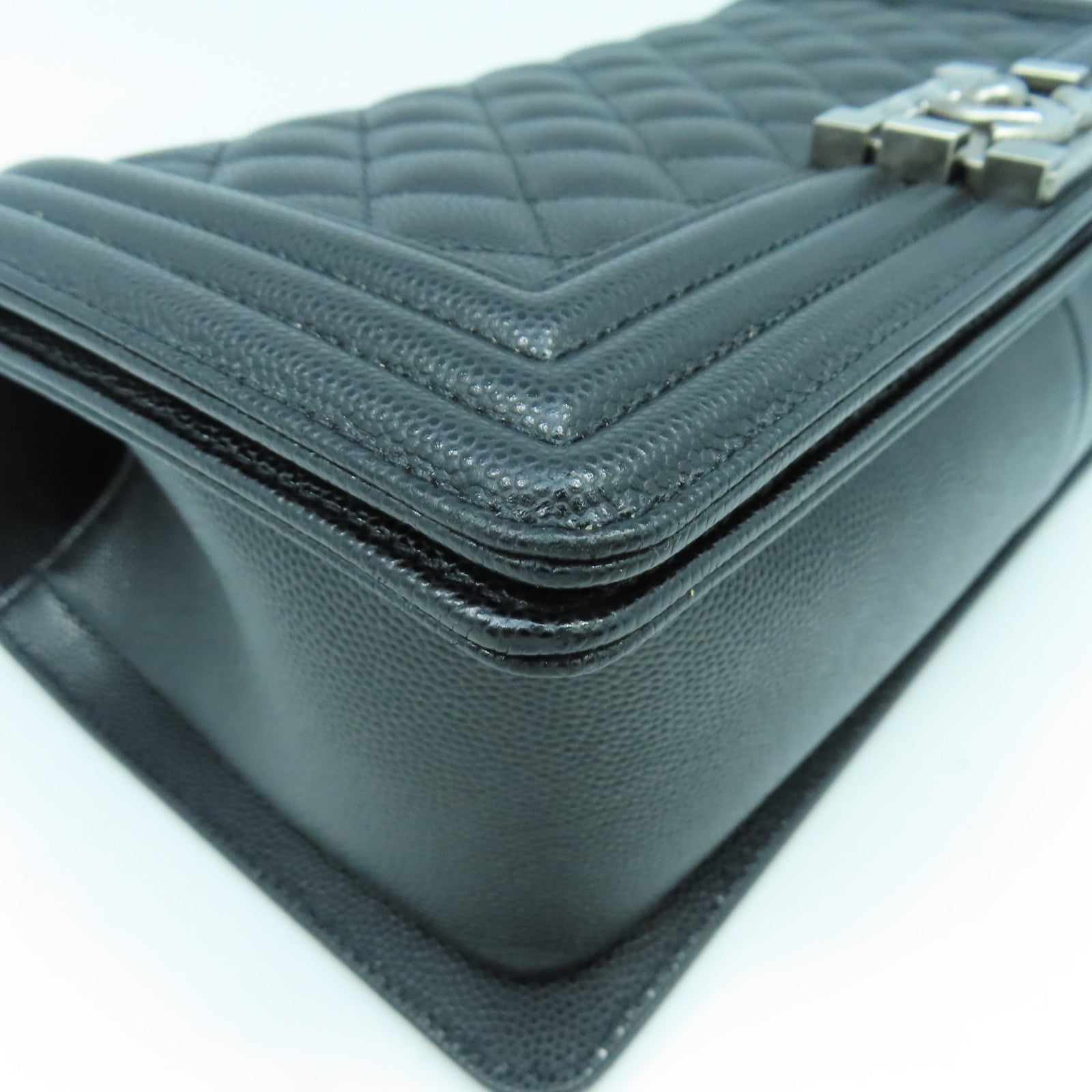 CHANEL 菱格Caviar皮革Chanel Boy 25cm銀扣鏈帶肩背袋黑色