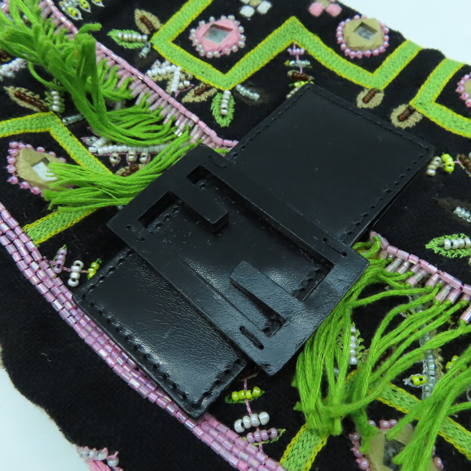 FENDI 帆布/珠子Shoulder Bag金扣/銀扣肩背袋黑色/綠色