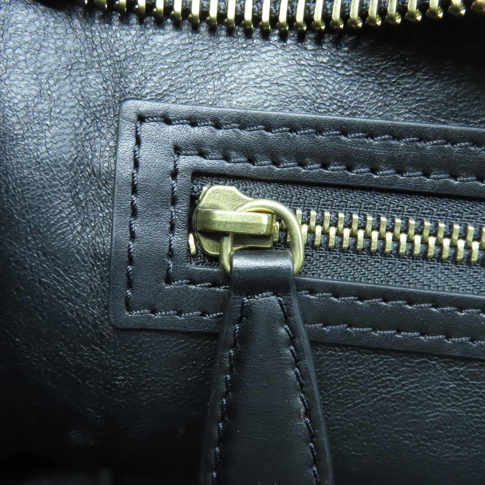 CELINE 牛皮皮革Mini Luggage金扣手挽袋黑色/啡色/白色