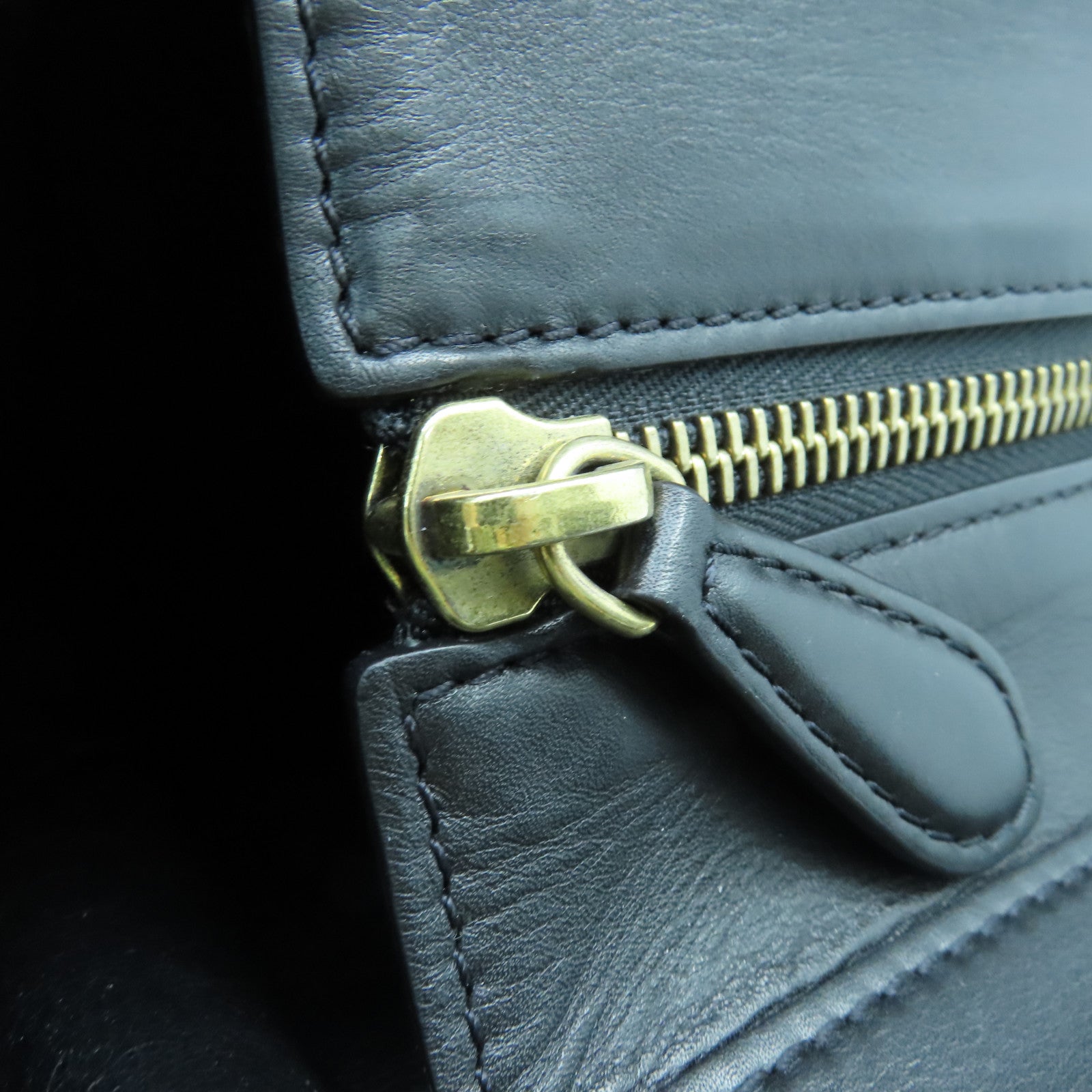 CELINE 牛皮皮革Mini Luggage金扣手挽袋黑色/啡色/白色