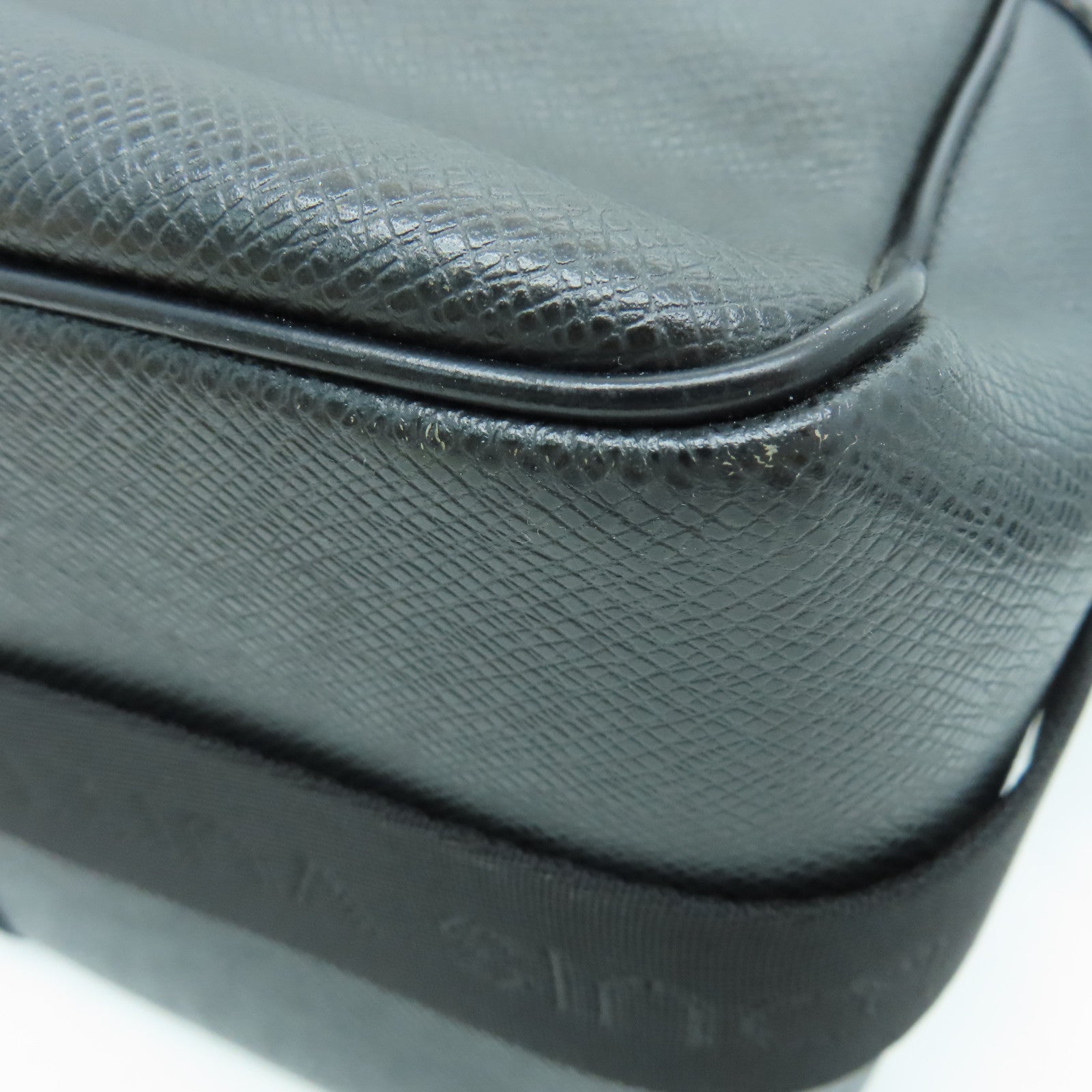 LOUIS VUITTON Taiga Reporter PM银扣肩背袋黑色