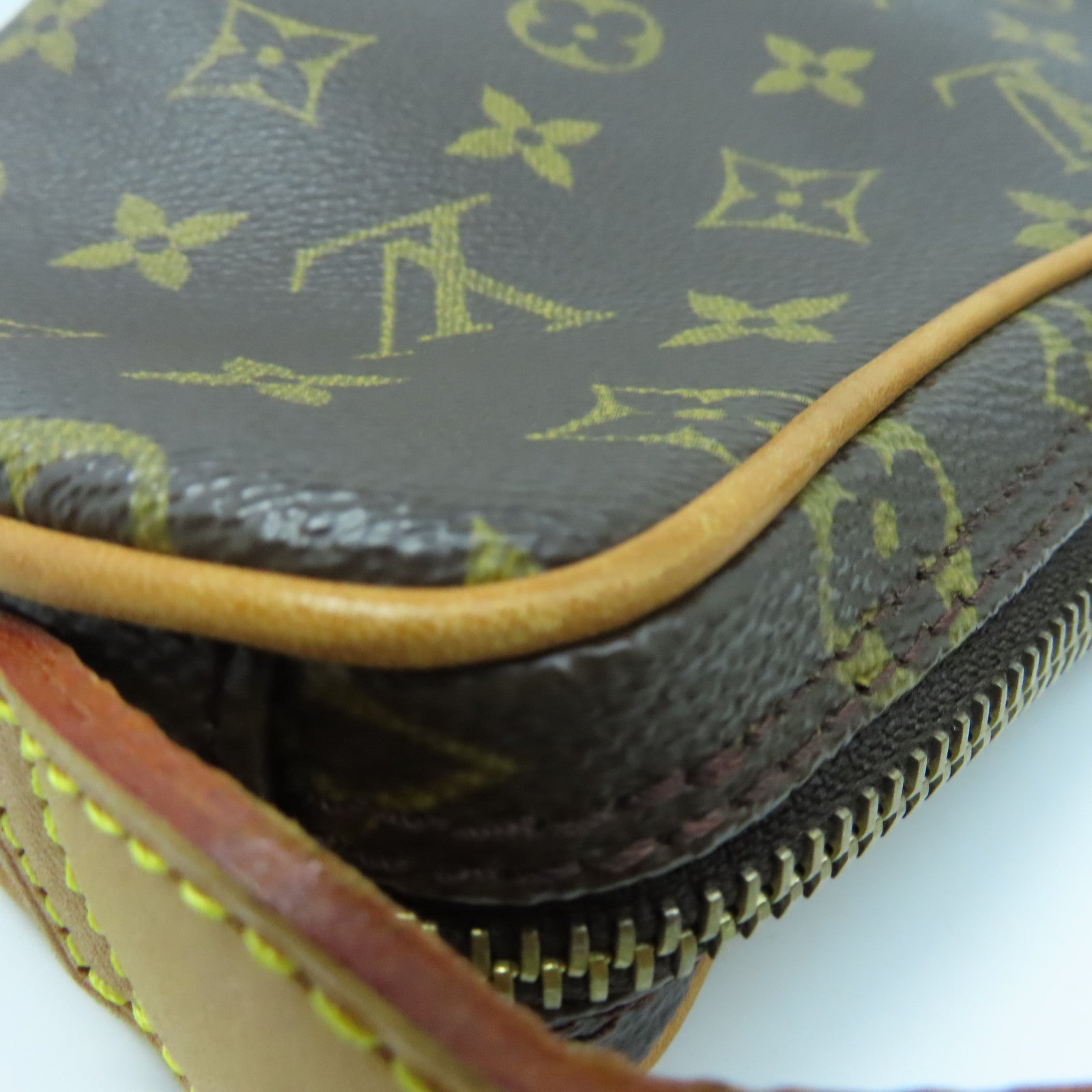 LOUIS VUITTON Monogram Croissant PM Hand Bag金扣手挽袋啡色
