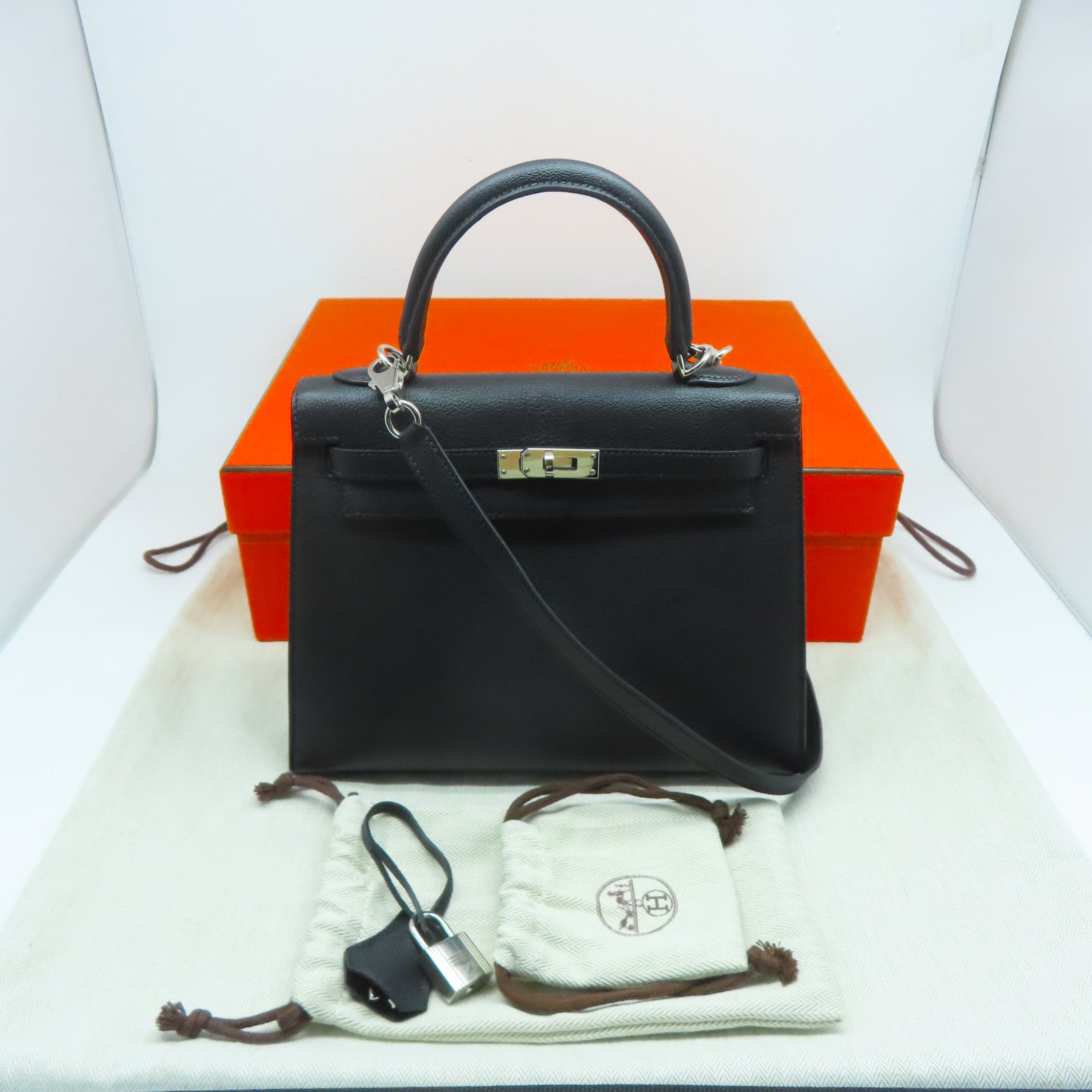 HERMES Chevre皮革Kelly 25銀扣手挽肩背兩用袋黑色