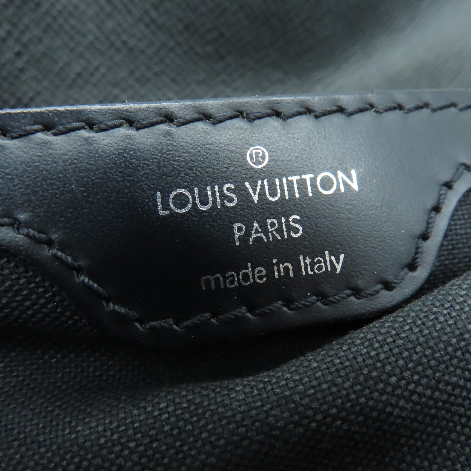 LOUIS VUITTON Taiga Reporter PM银扣肩背袋黑色