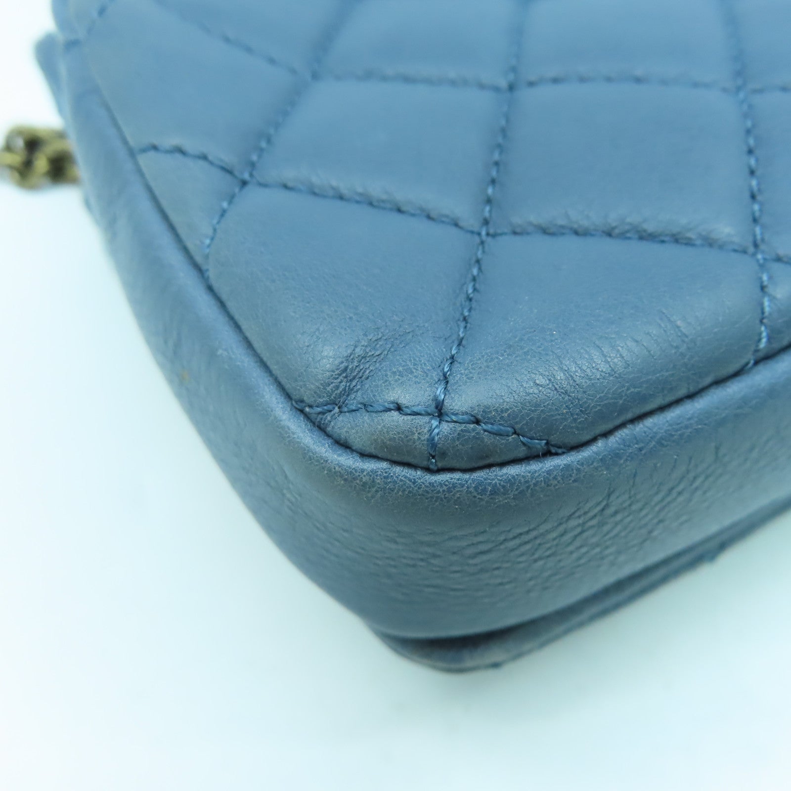 CHANEL 菱格牛皮皮革Chain Shoulder金扣鏈帶肩背袋藍色