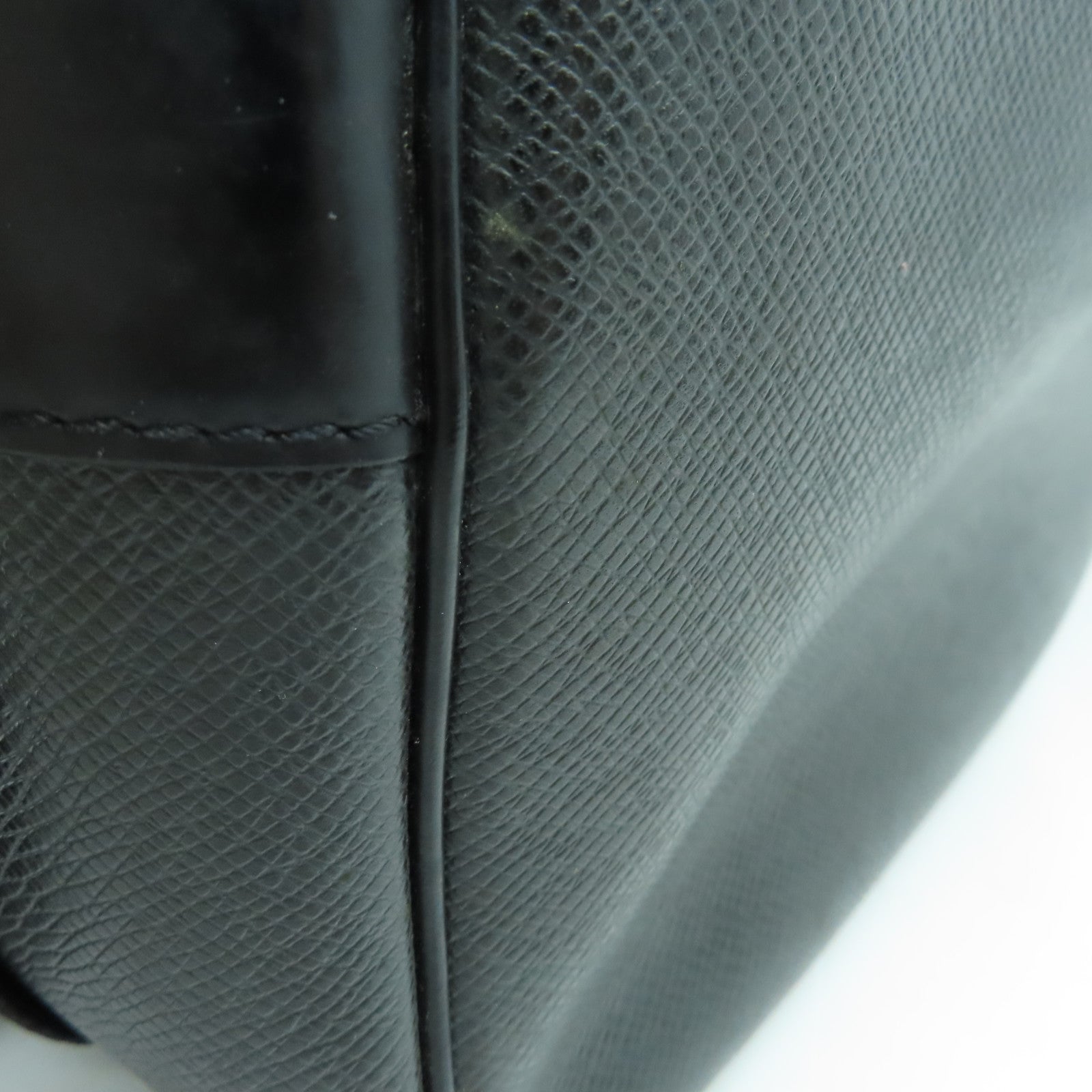 LOUIS VUITTON Taiga Reporter PM银扣肩背袋黑色