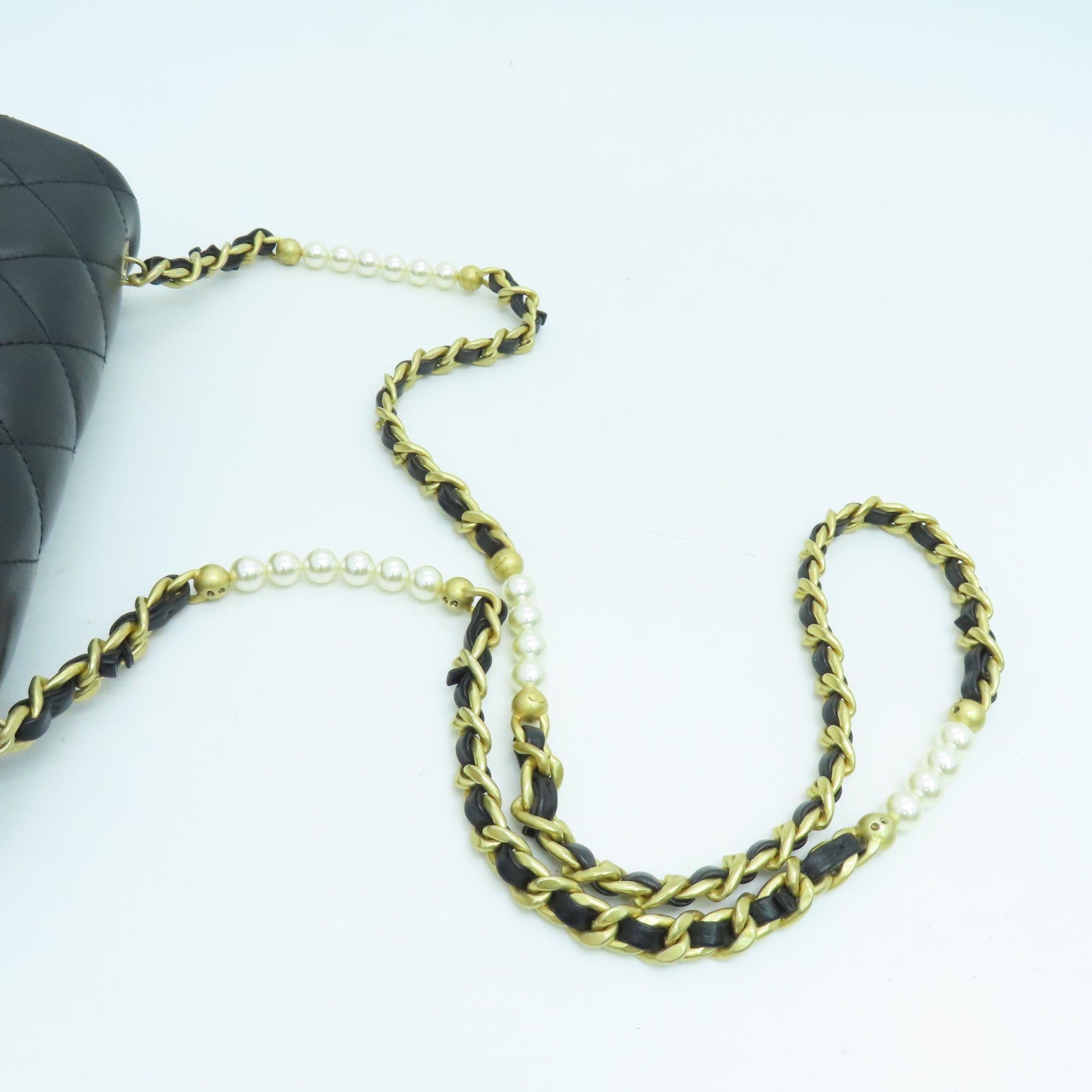 CHANEL 菱格牛皮皮革Chain Shoulder金扣链带肩背袋黑色
