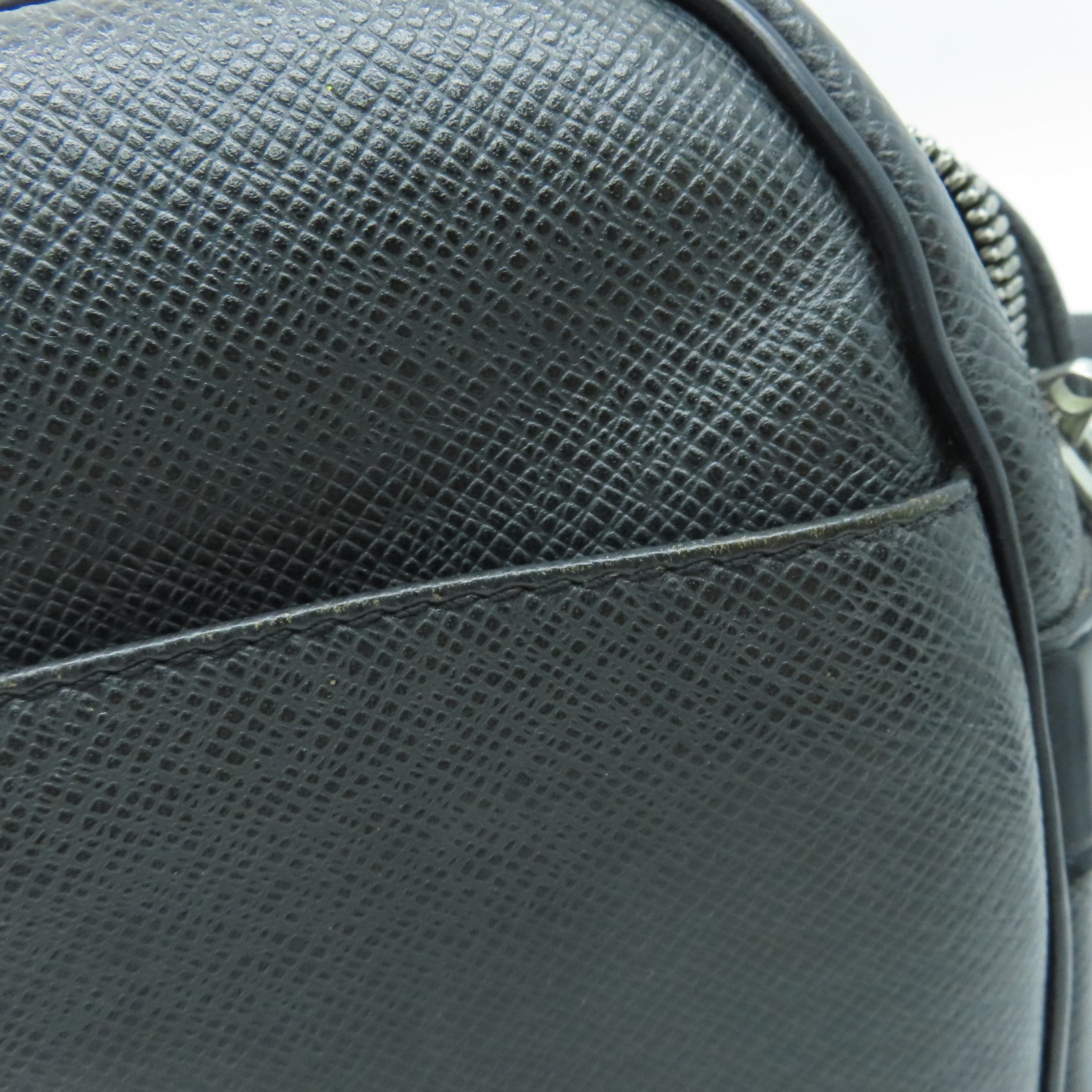 LOUIS VUITTON Taiga Reporter PM银扣肩背袋黑色