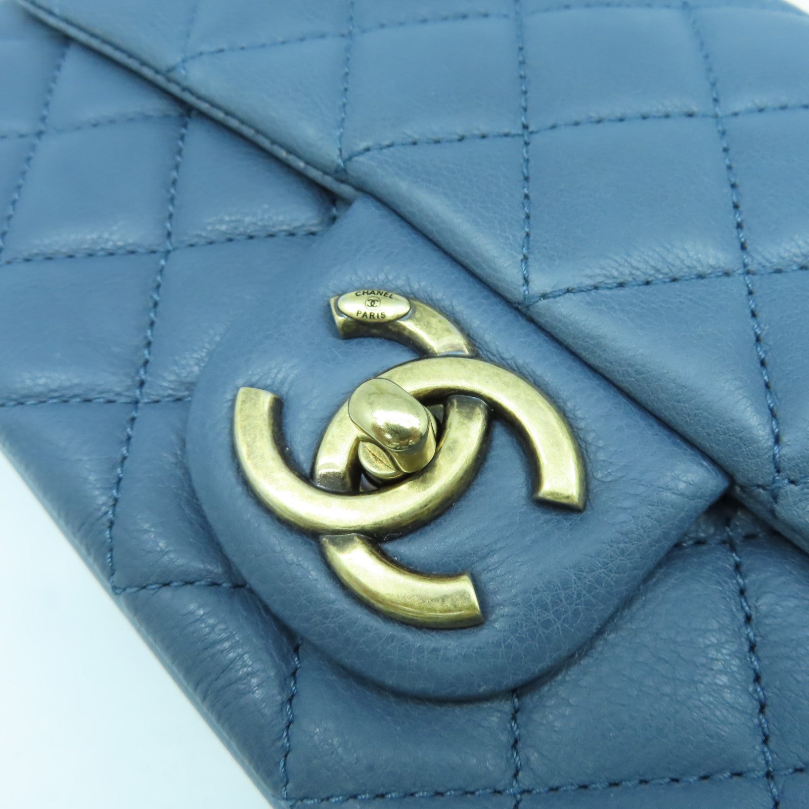 CHANEL 菱格牛皮皮革Chain Shoulder金扣鏈帶肩背袋藍色