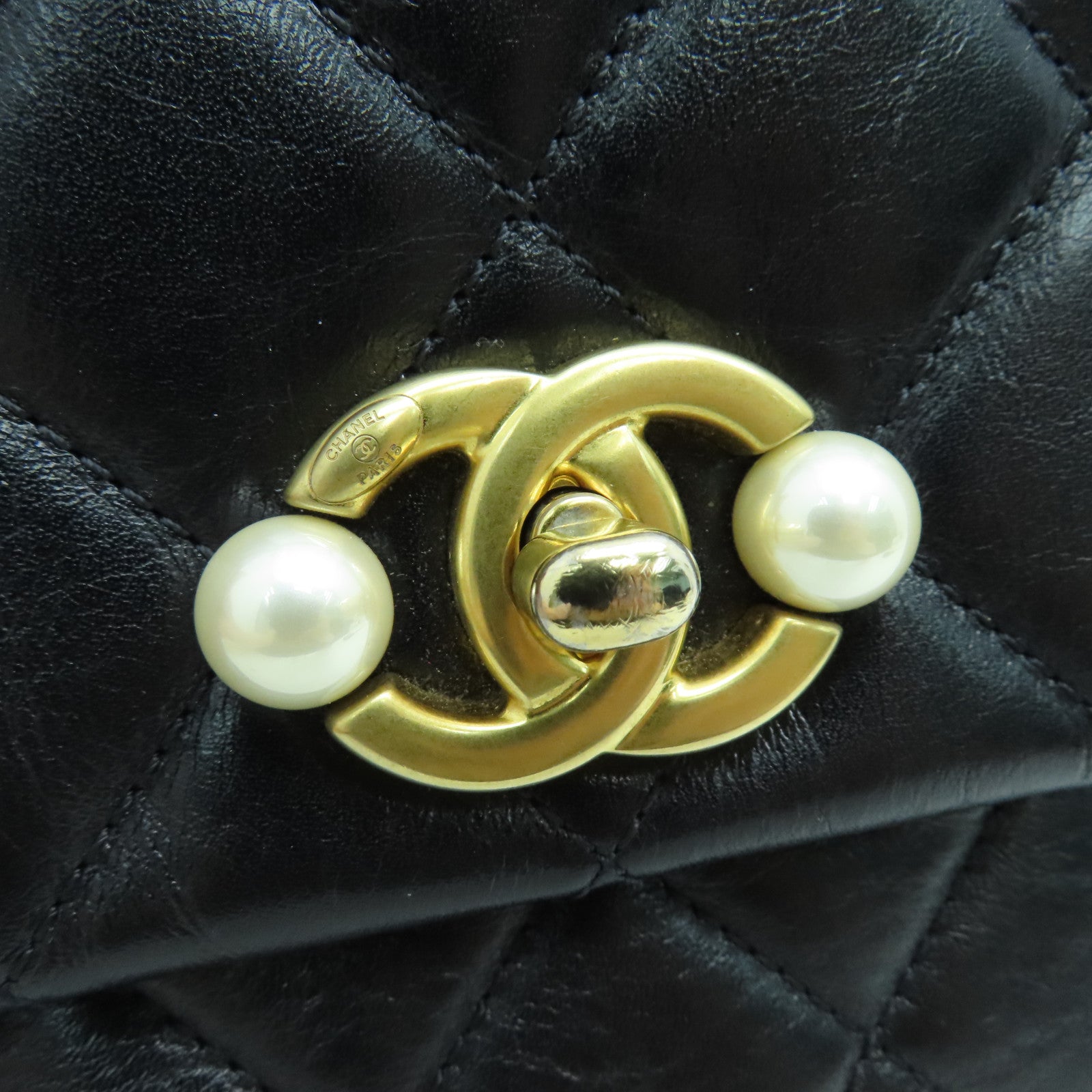 CHANEL 菱格牛皮皮革Chain Shoulder金扣链带肩背袋黑色