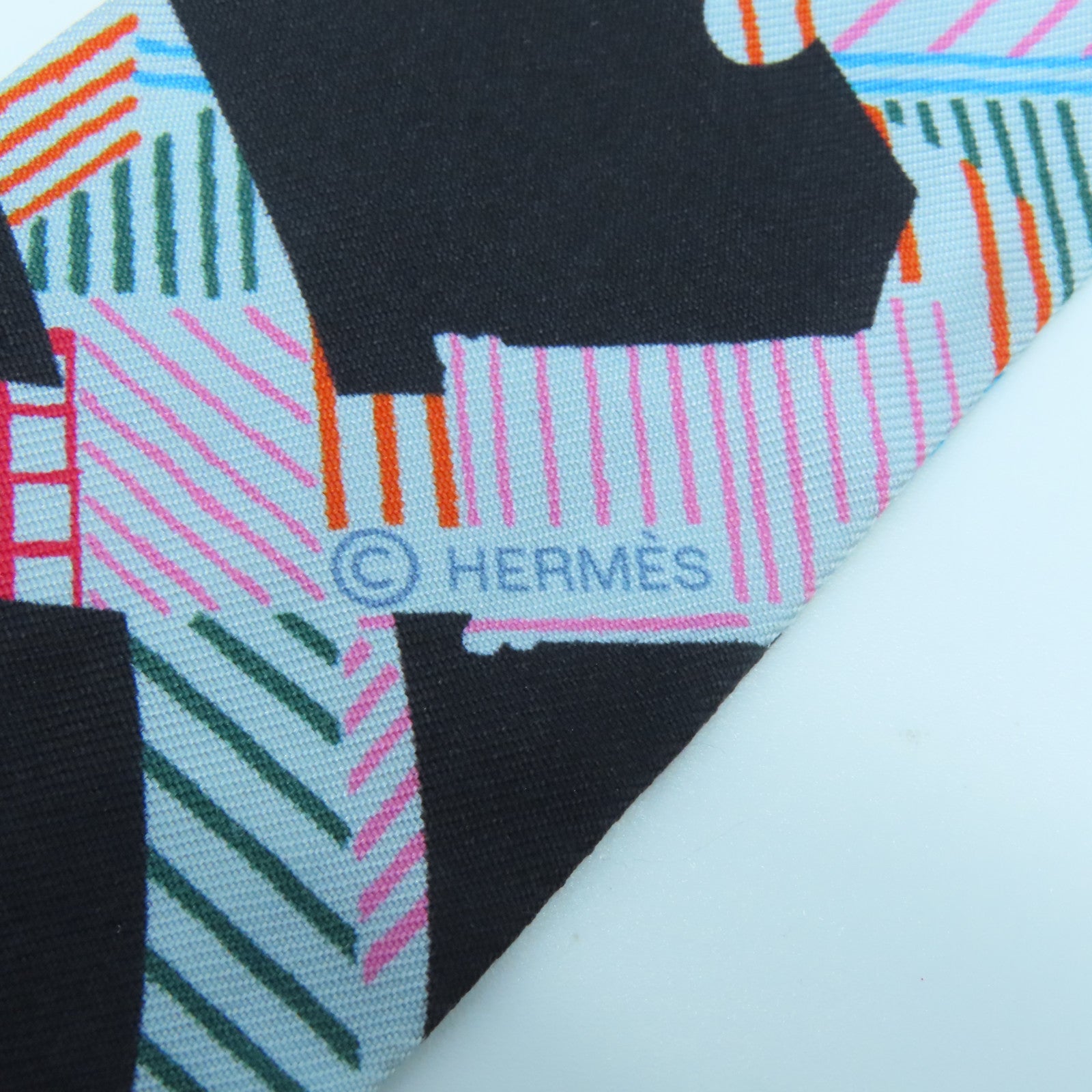 HERMES 絲質Twilly絲巾黑色紅色綠色