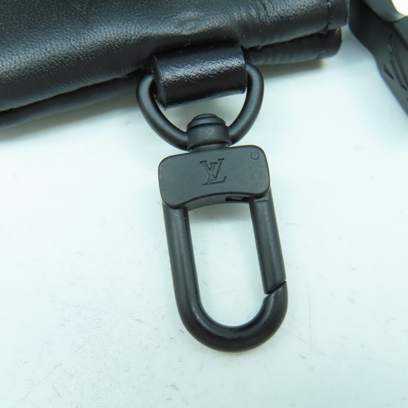 LOUIS VUITTON Monogram Shadow Duo Messenger黑扣肩背袋黑色