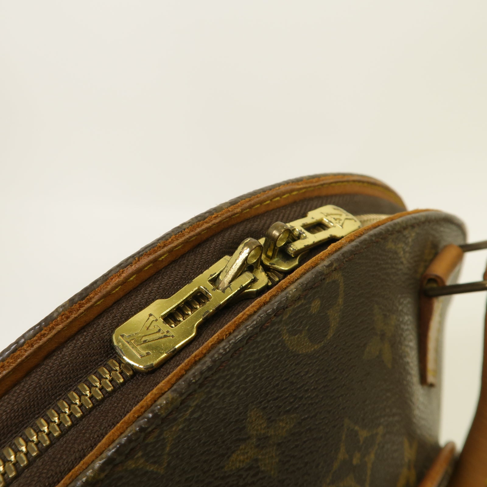 LOUIS VUITTON Monogram Ellipse PM金扣手挽袋啡色