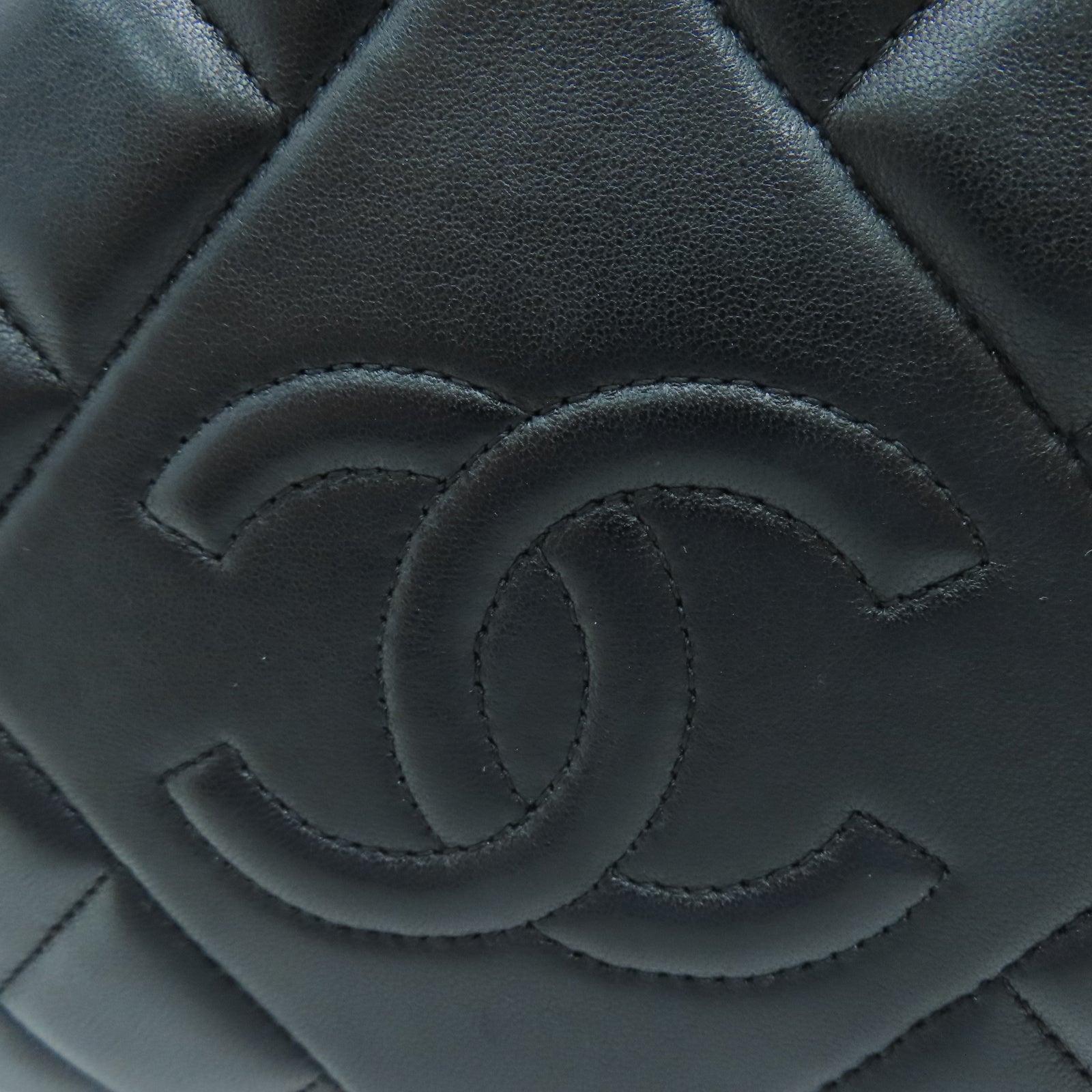 CHANEL 菱格羊皮皮革Camera Bag金扣鏈帶肩背袋黑色