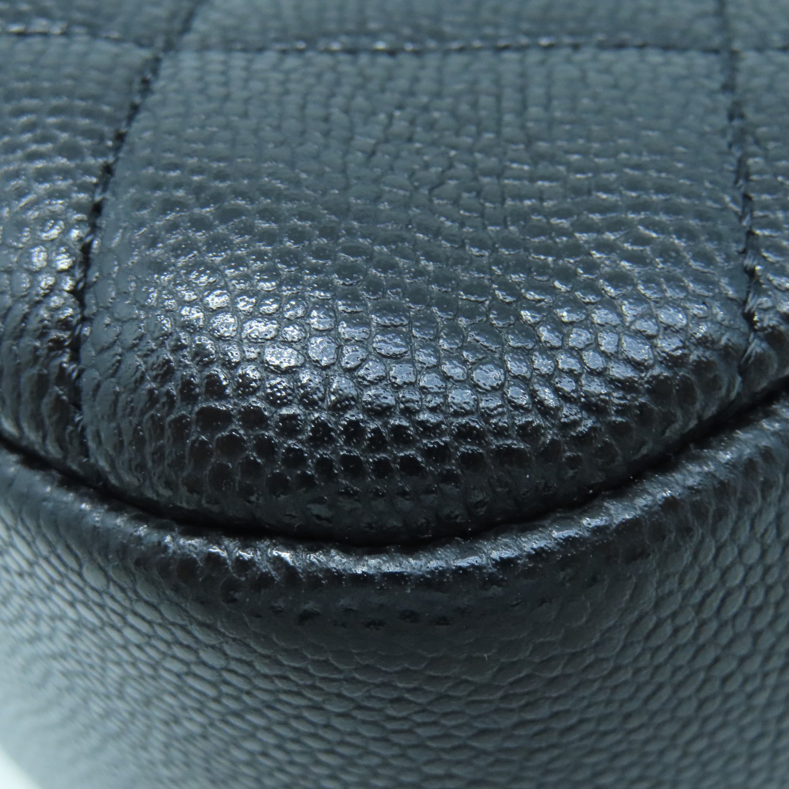 CHANEL rhombic cowhide leather Chain Shoulder gold buckle shoulder bag black