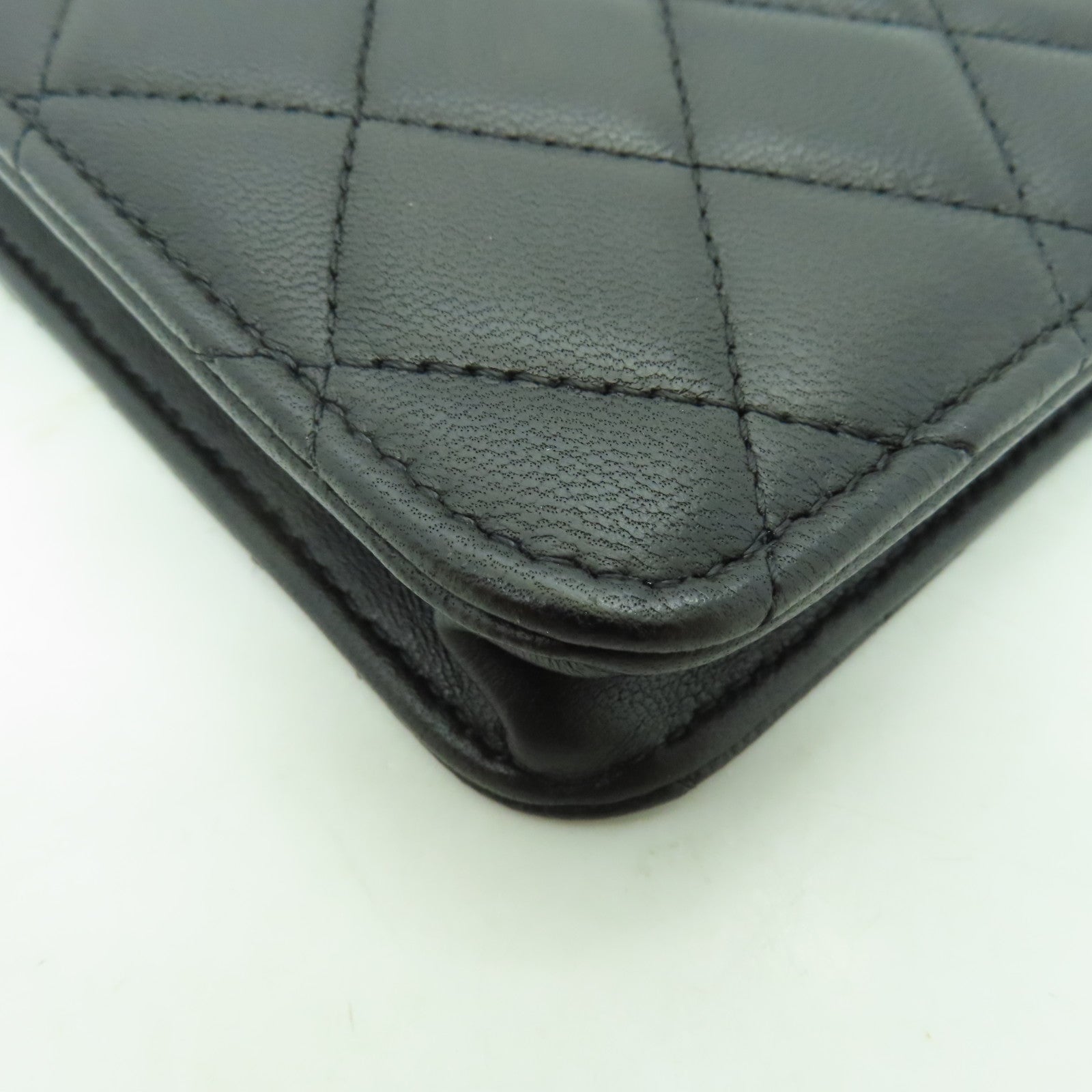 CHANEL 菱格羊皮皮革Chain Shoulder金扣鏈帶手機袋黑色