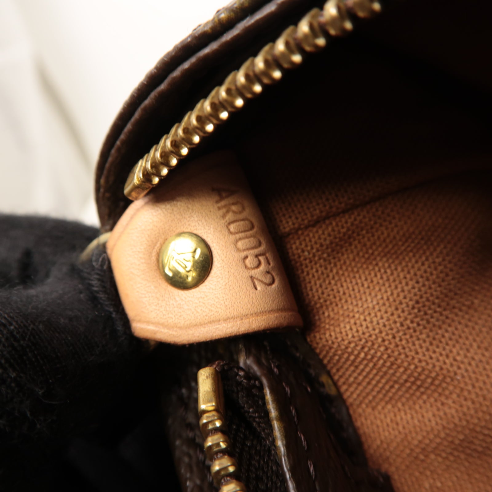 LOUIS VUITTON Monogram Cabas Mezzo金扣肩背袋啡色