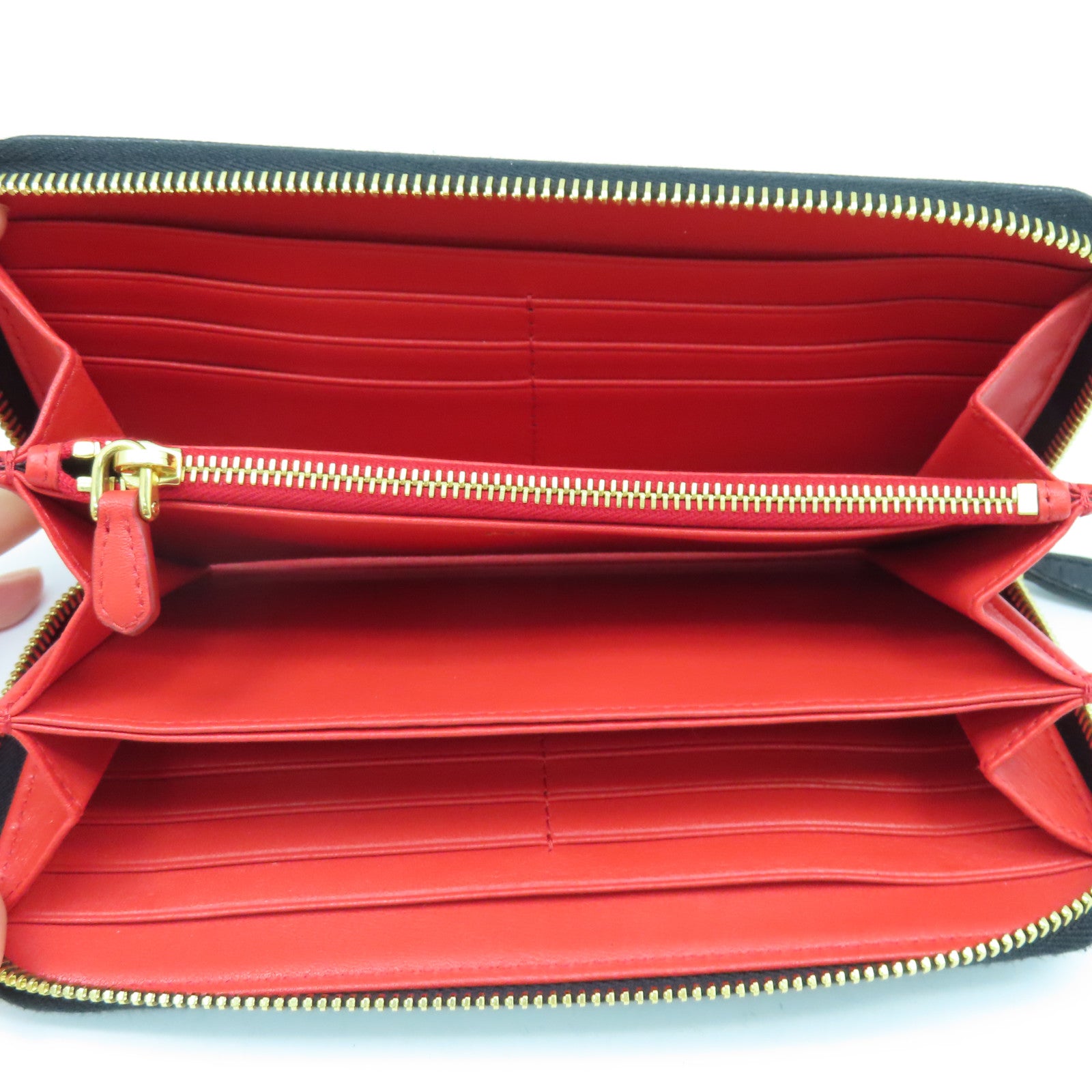 PRADA 牛皮皮革Long pocketbook金扣长钱包黑色