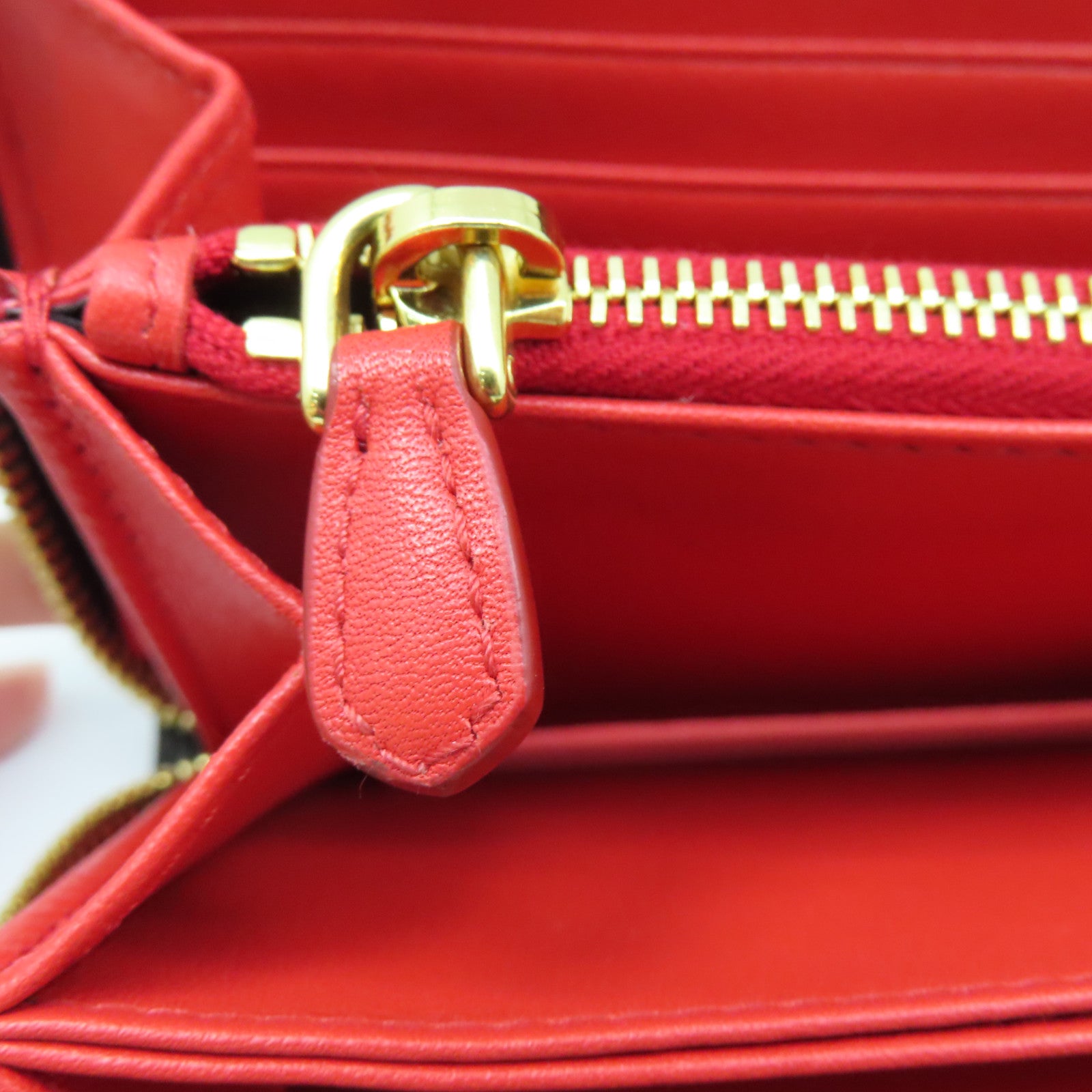 PRADA 牛皮皮革Long pocketbook金扣长钱包黑色