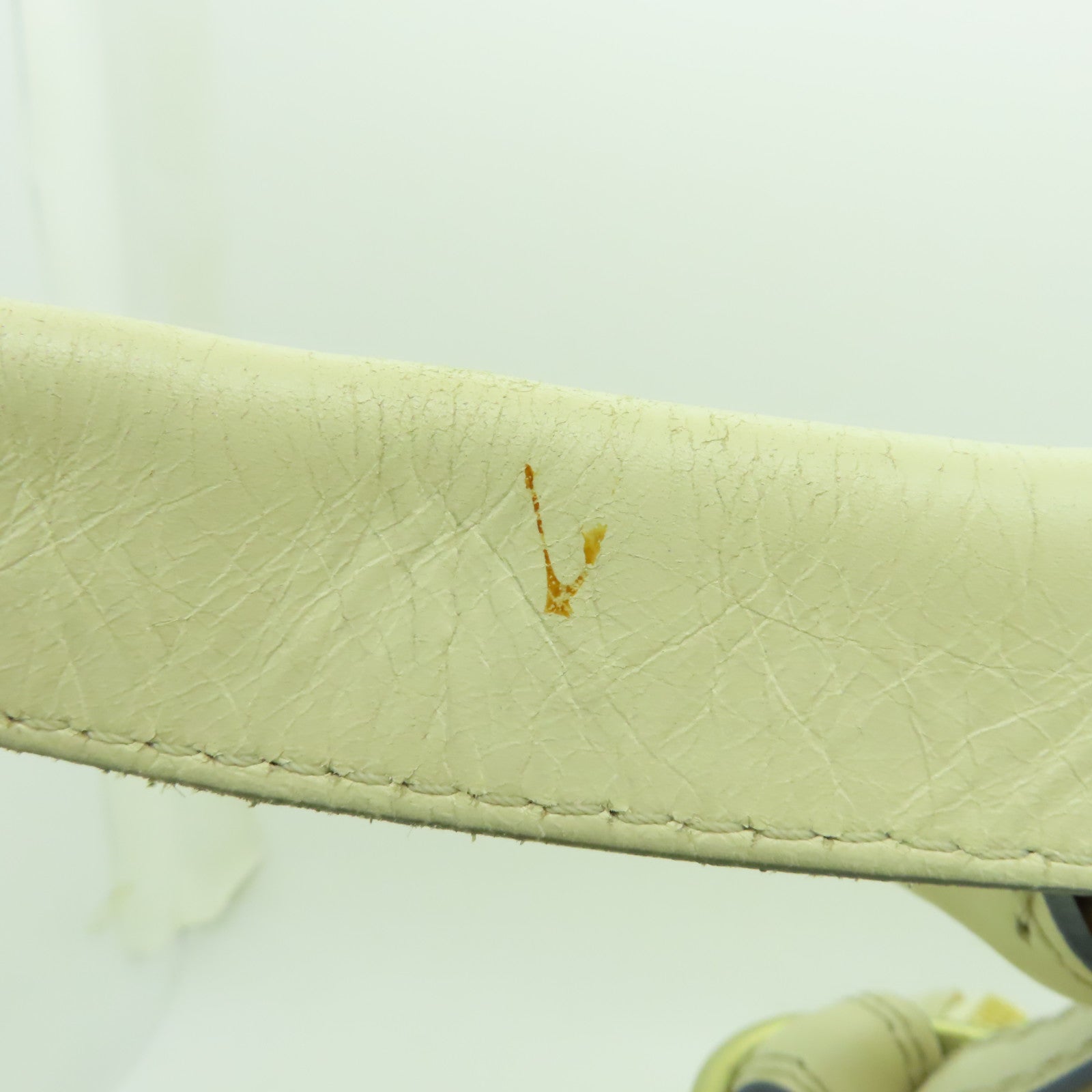 Chloe 牛皮皮革Handbag金扣手挽袋米白色