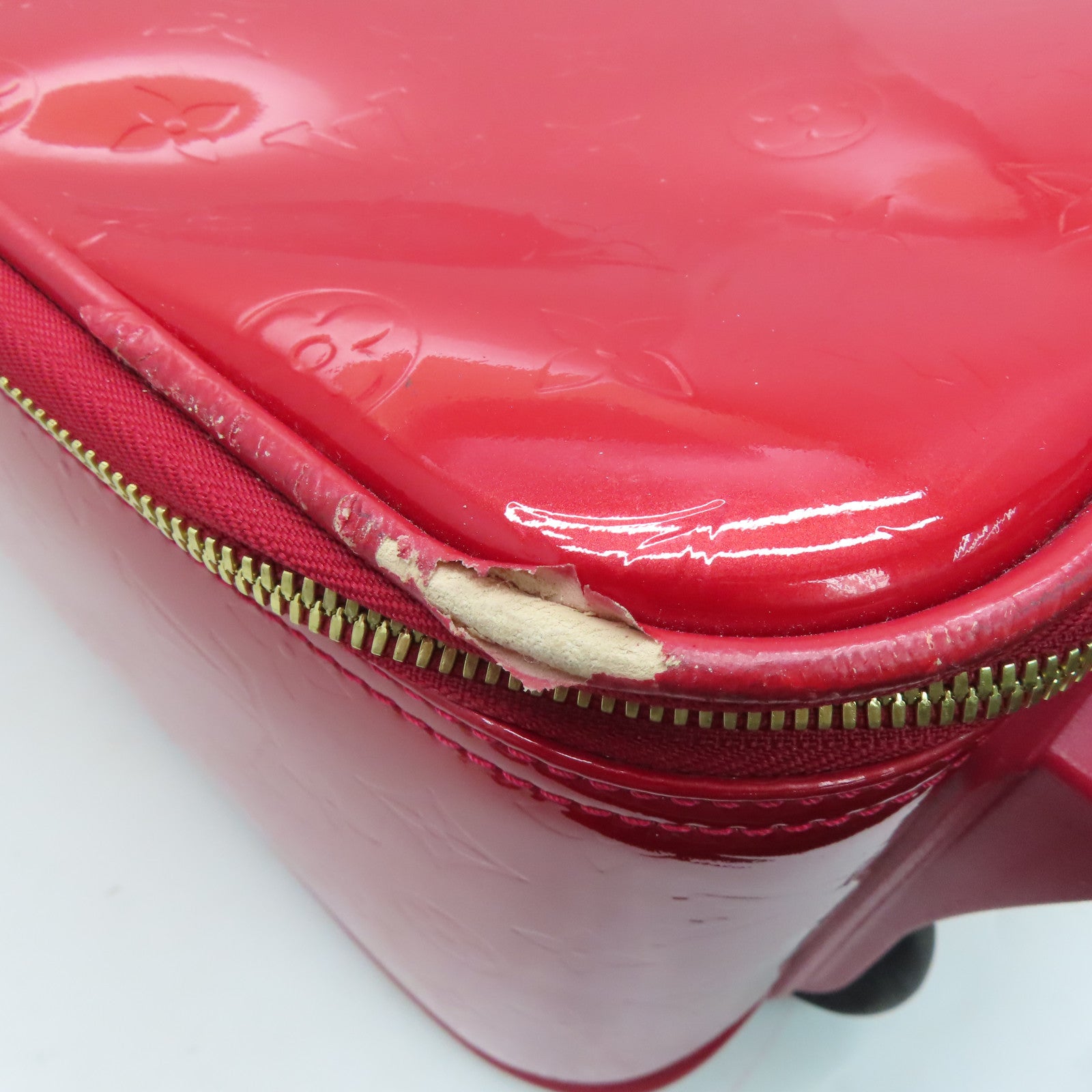 LOUIS VUITTON [Sharp Discount] Vernis Pegase 45 Gold Buckle Luggage Red