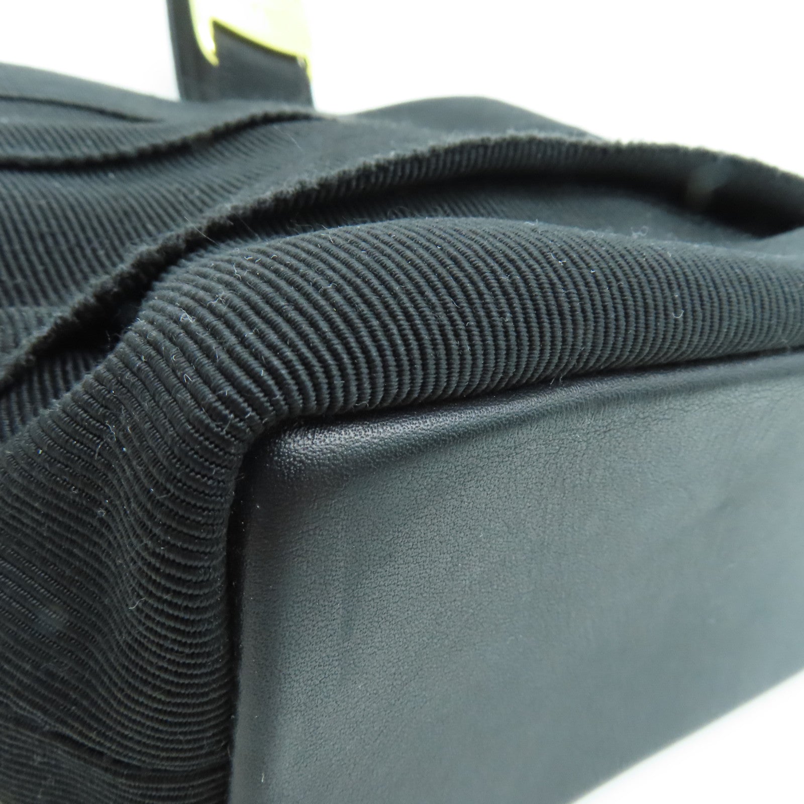 Salvatore Ferragamo 帆布Hand Bag金扣手挽袋黑色