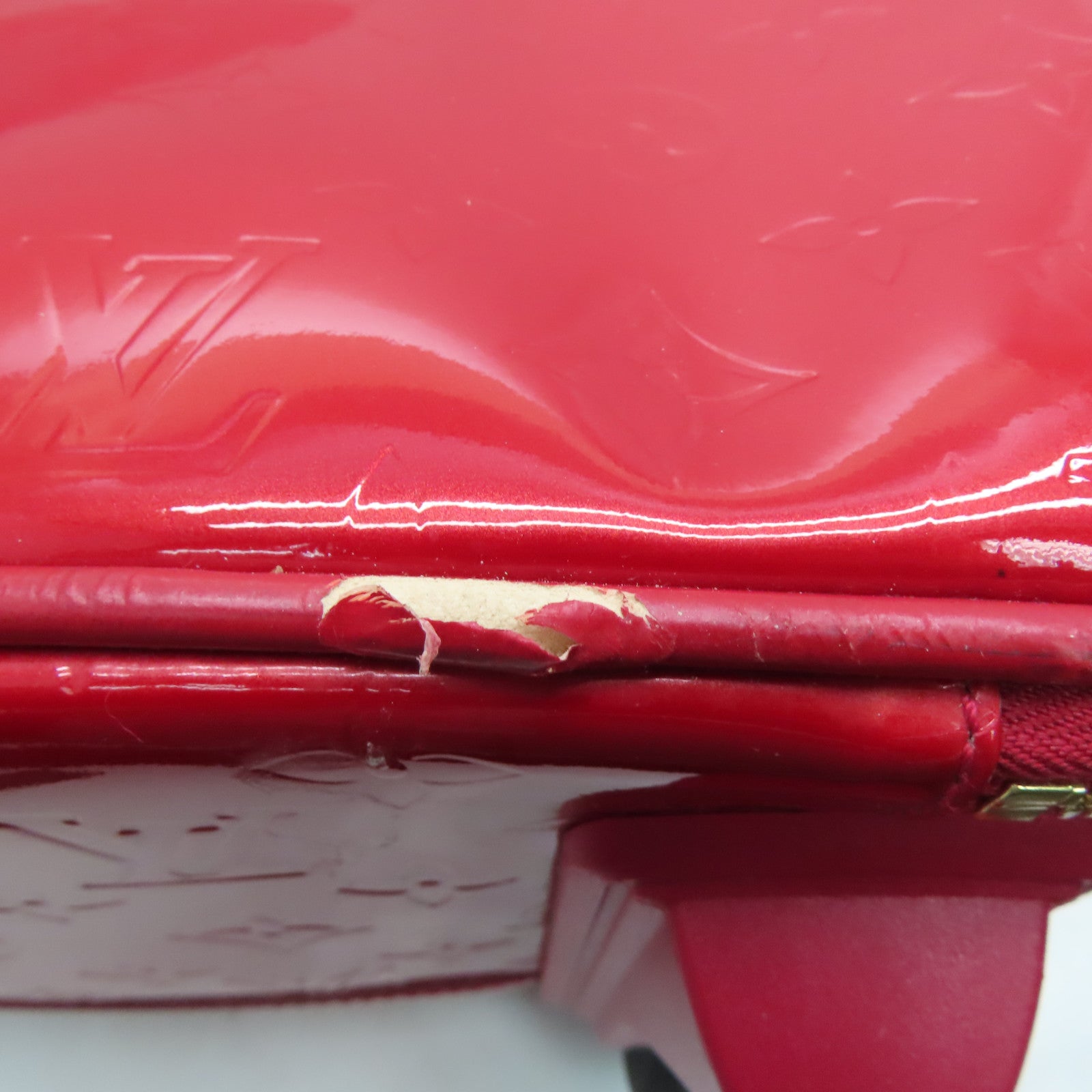 LOUIS VUITTON [Sharp Discount] Vernis Pegase 45 Gold Buckle Luggage Red