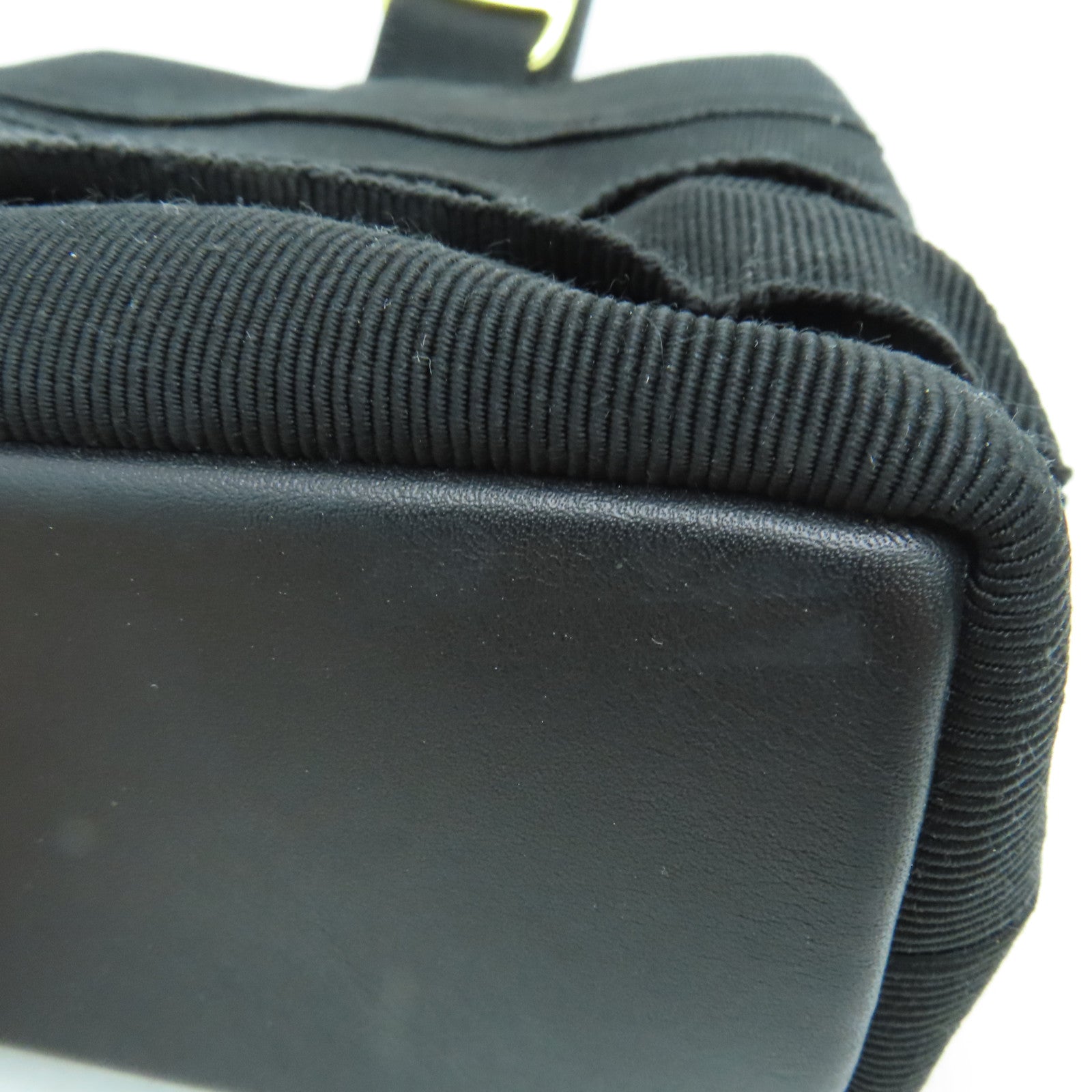 Salvatore Ferragamo 帆布Hand Bag金扣手挽袋黑色