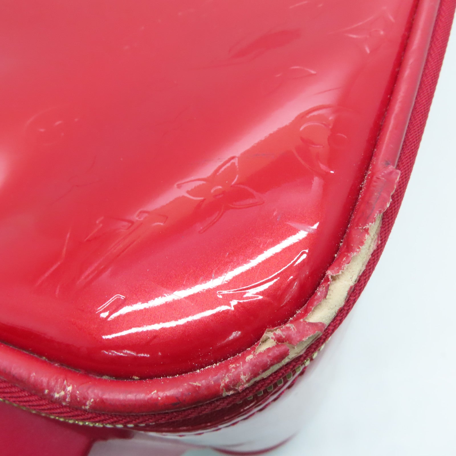 LOUIS VUITTON [Sharp Discount] Vernis Pegase 45 Gold Buckle Luggage Red