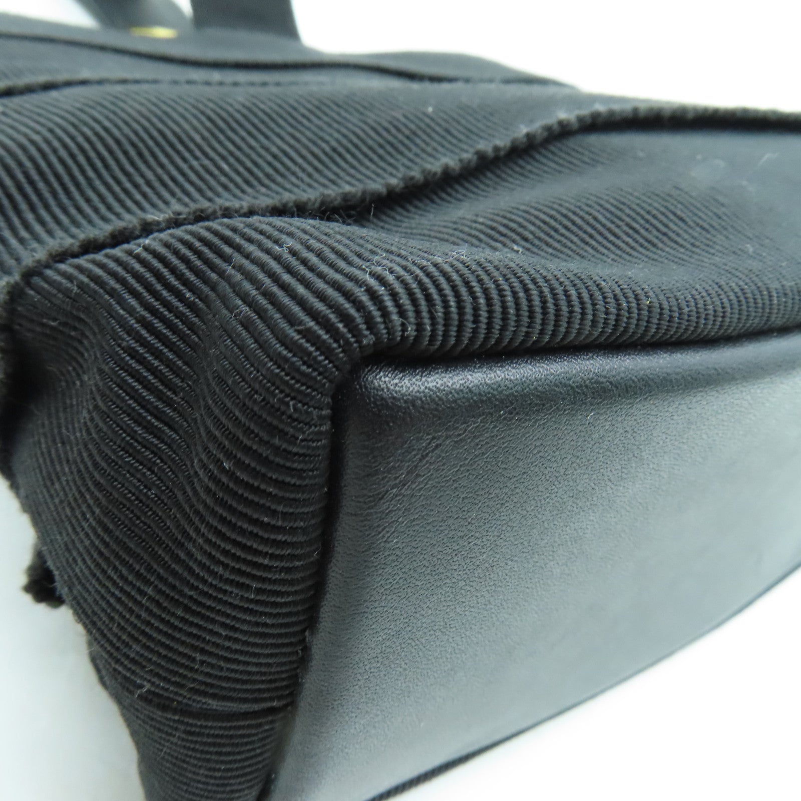 Salvatore Ferragamo 帆布Hand Bag金扣手挽袋黑色