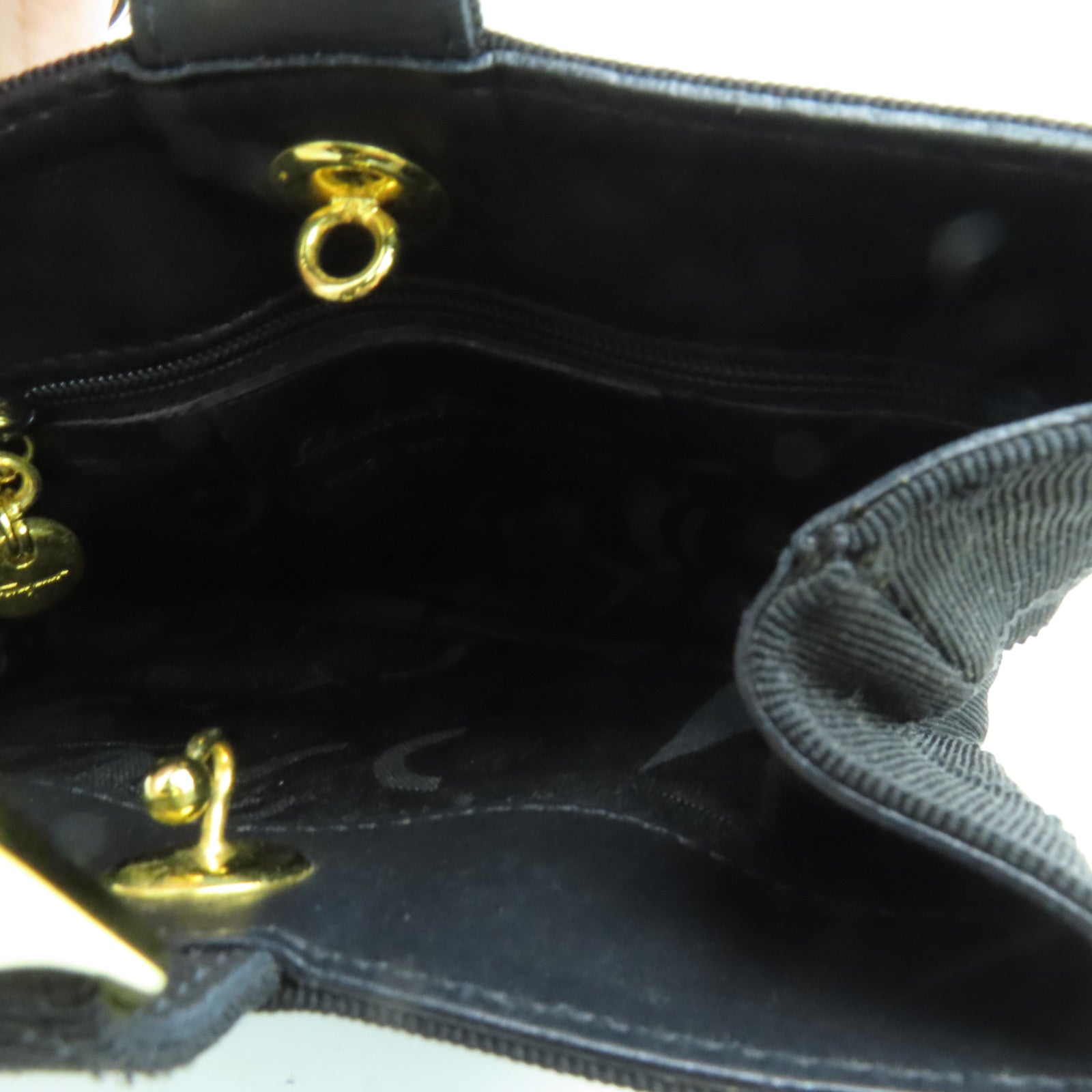 Salvatore Ferragamo 帆布Hand Bag金扣手挽袋黑色