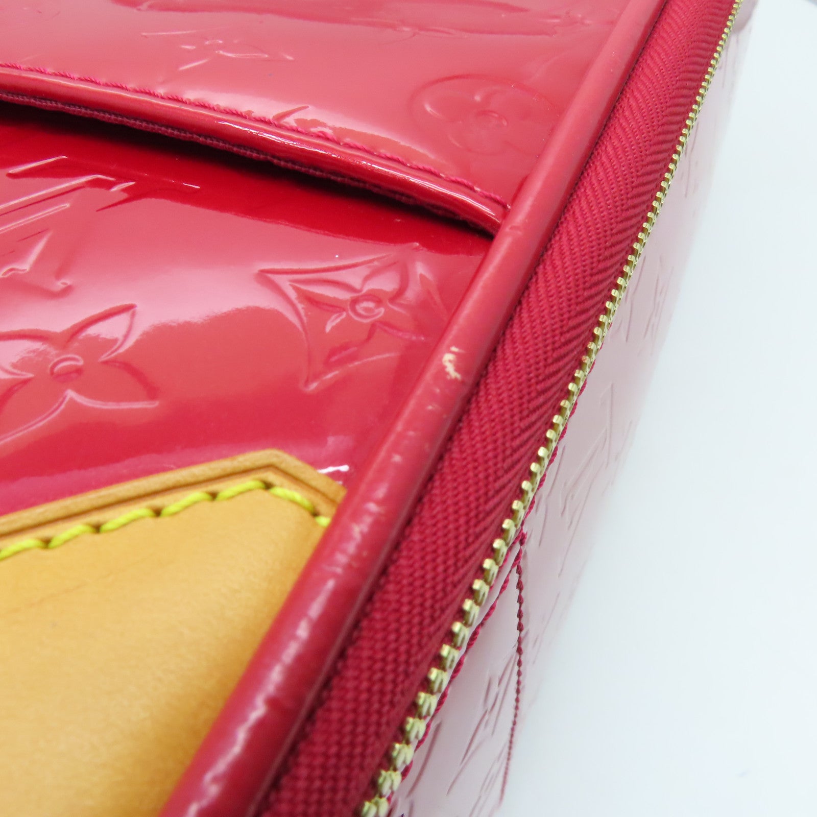 LOUIS VUITTON [Sharp Discount] Vernis Pegase 45 Gold Buckle Luggage Red