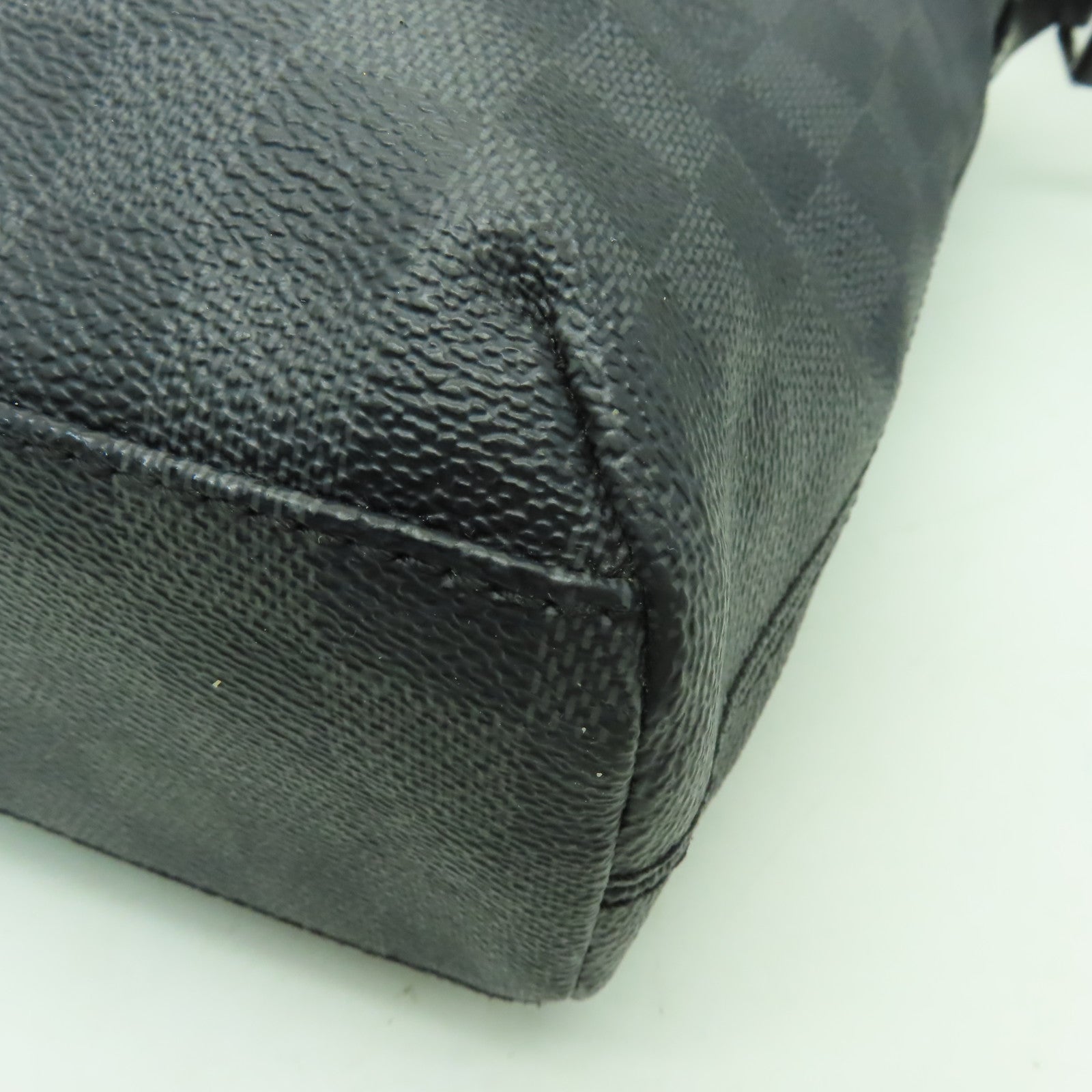 LOUIS VUITTON Damier Graphite Mick MM肩背袋黑色
