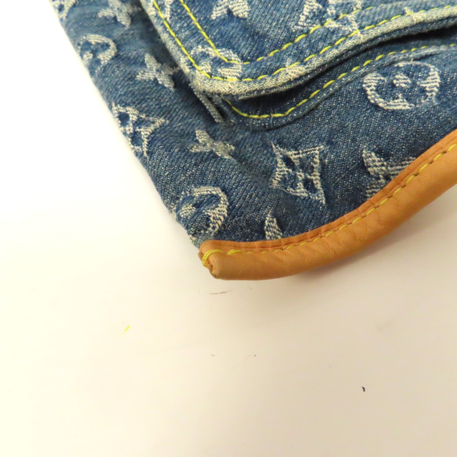 LOUIS VUITTON Monogram Denim Flat Shopper Handbag金扣手挽袋藍色