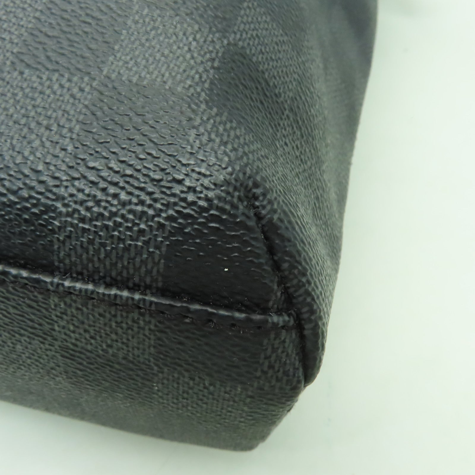 LOUIS VUITTON Damier Graphite Mick MM肩背袋黑色