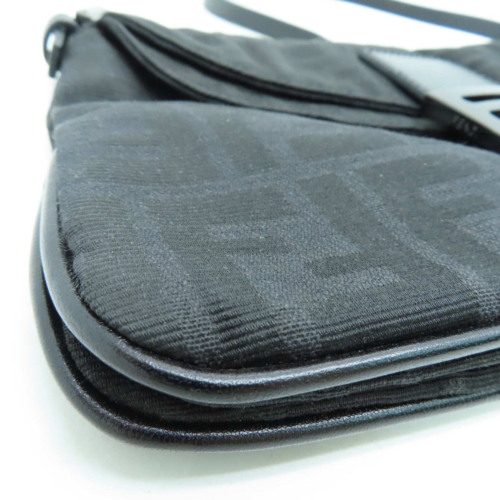 FENDI 帆布Shoulder Bag肩背袋黑扣黑色