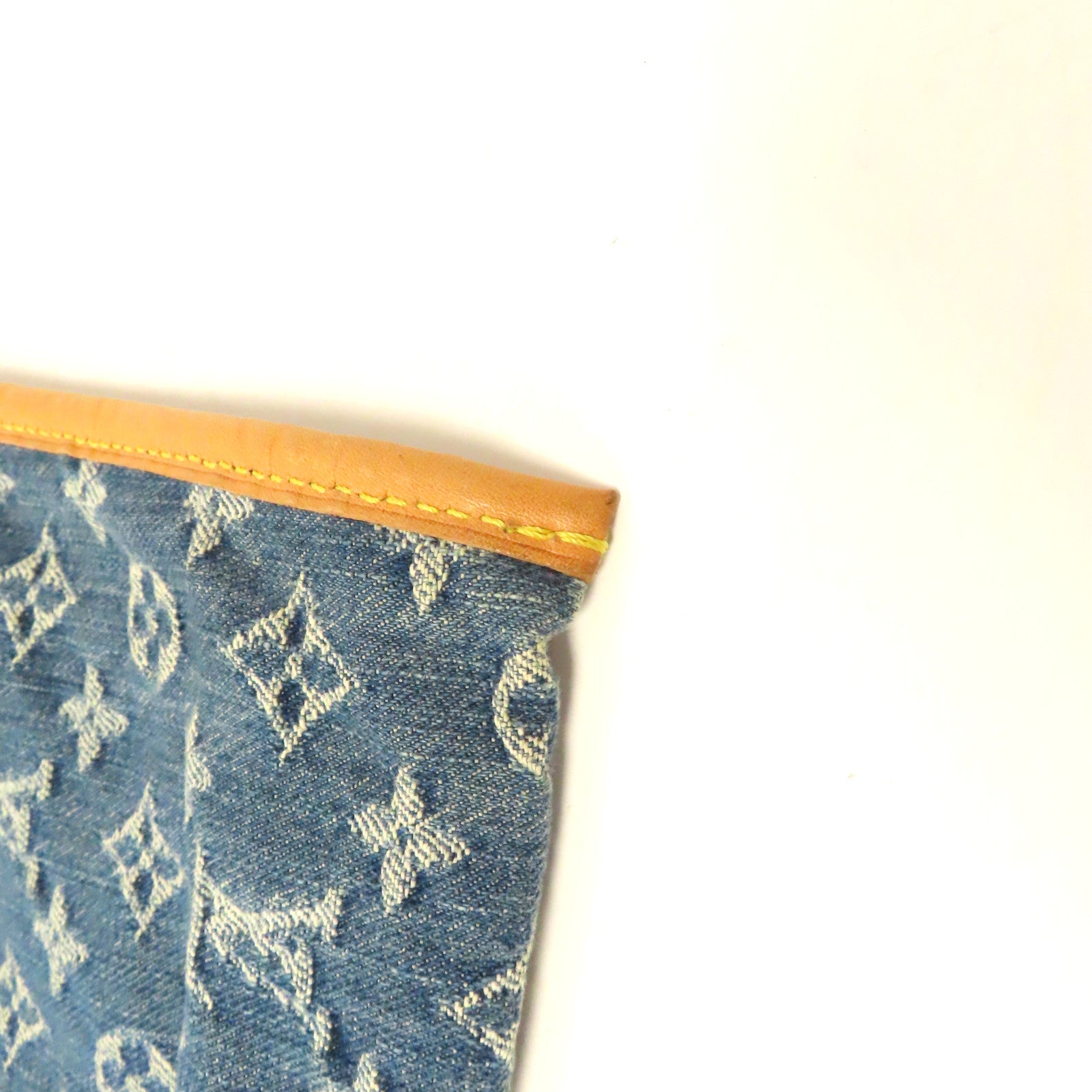 LOUIS VUITTON Monogram Denim Flat Shopper Handbag金扣手挽袋藍色
