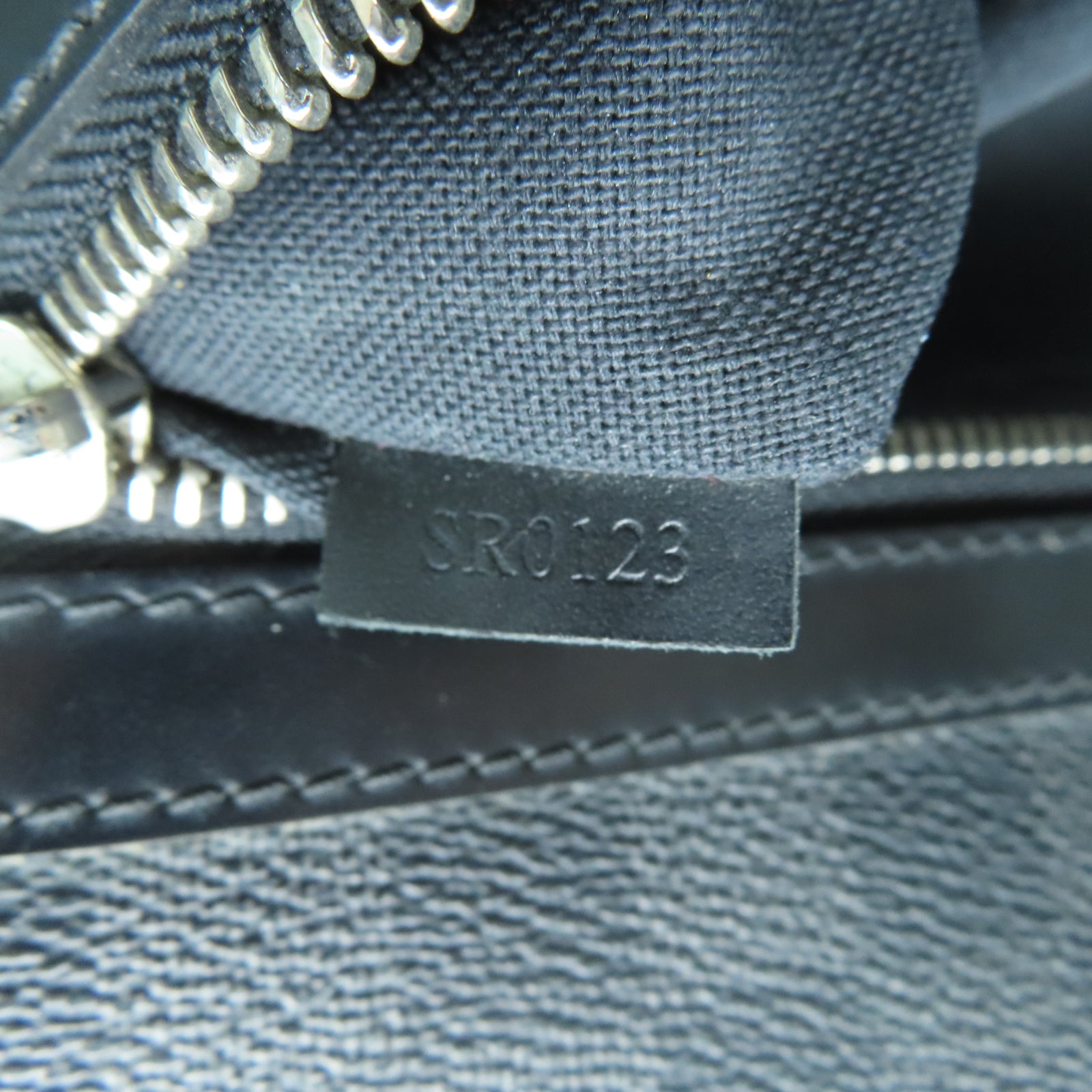 LOUIS VUITTON Damier Graphite Mick GM銀扣肩背袋黑色