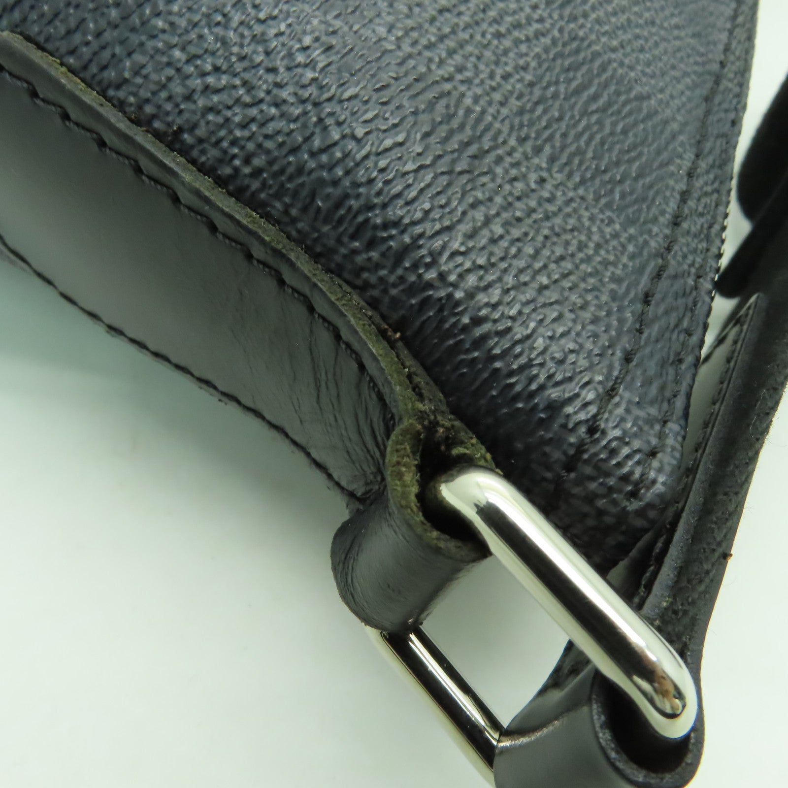 LOUIS VUITTON Damier Graphite Mick MM肩背袋黑色