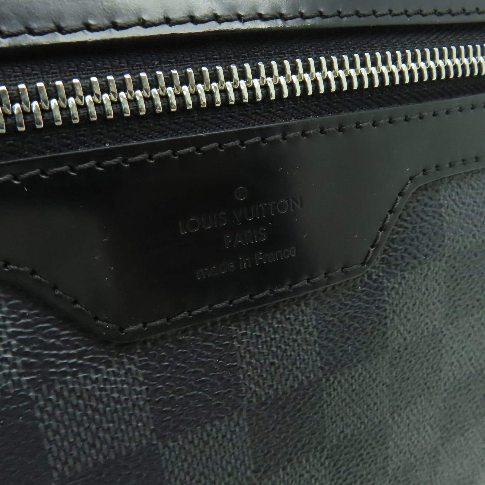 LOUIS VUITTON Damier Graphite Mick MM肩背袋黑色