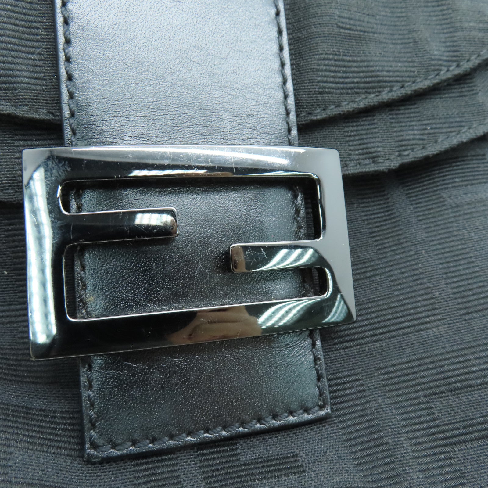 FENDI 帆布Shoulder Bag肩背袋黑扣黑色