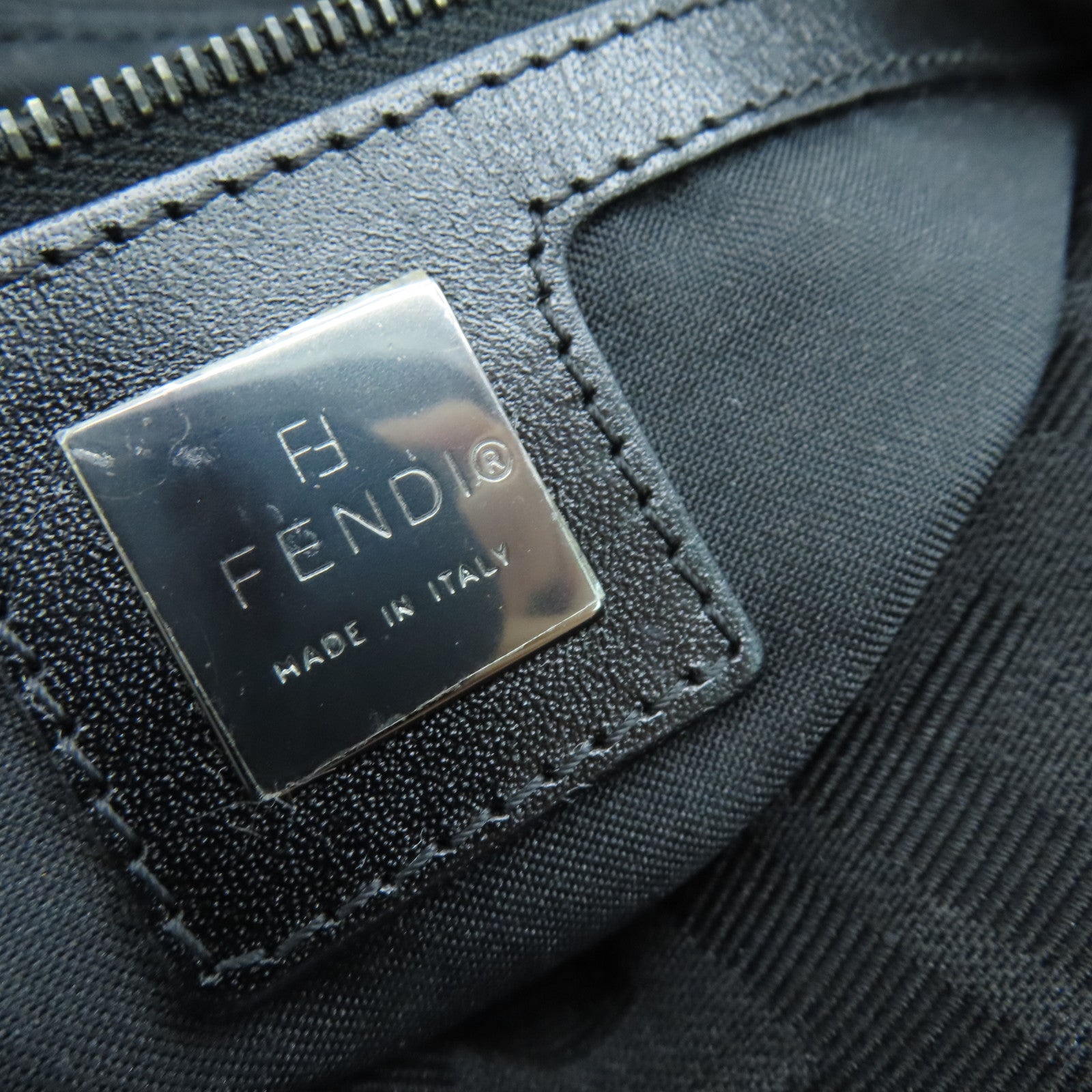 FENDI 帆布Shoulder Bag肩背袋黑扣黑色