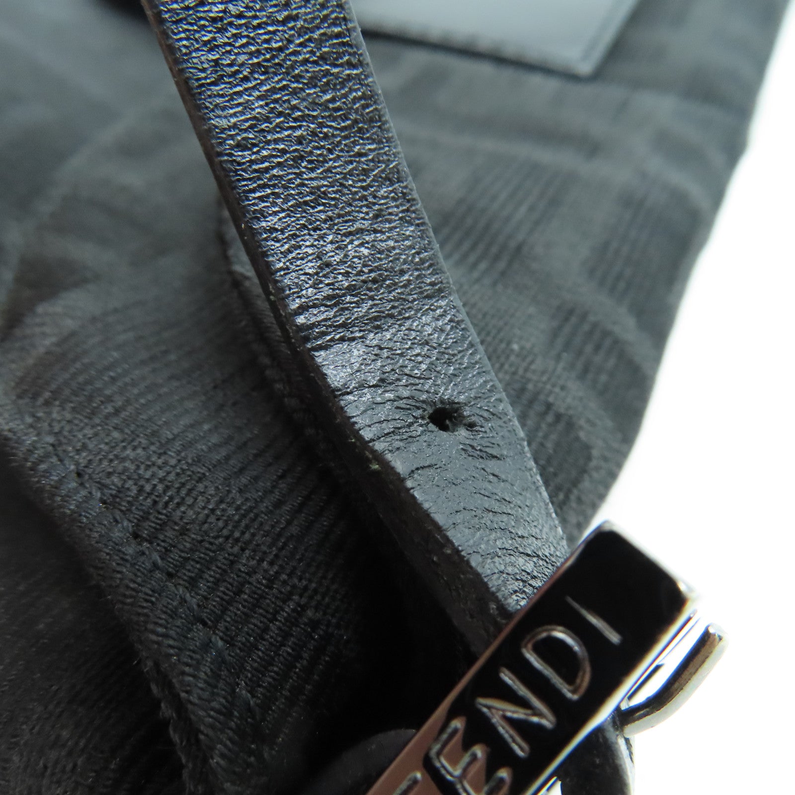 FENDI 帆布Shoulder Bag肩背袋黑扣黑色