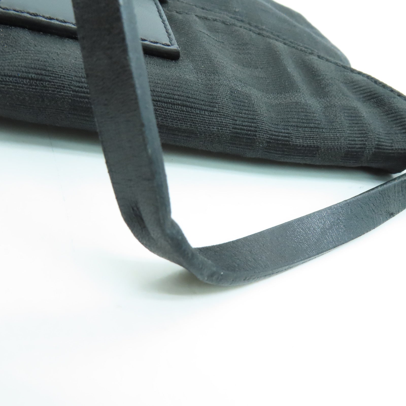 FENDI 帆布Shoulder Bag肩背袋黑扣黑色