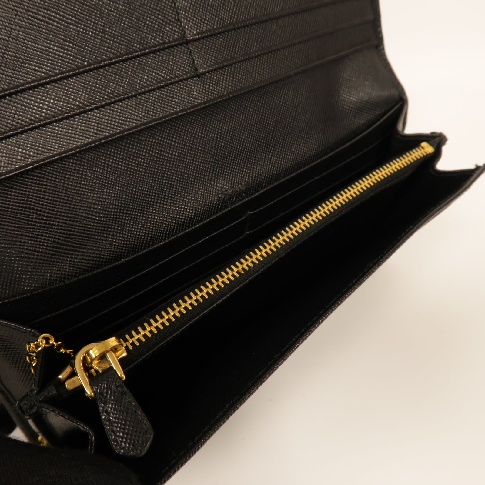 PRADA Saffiano皮革Long Wallet金扣長錢包黑色