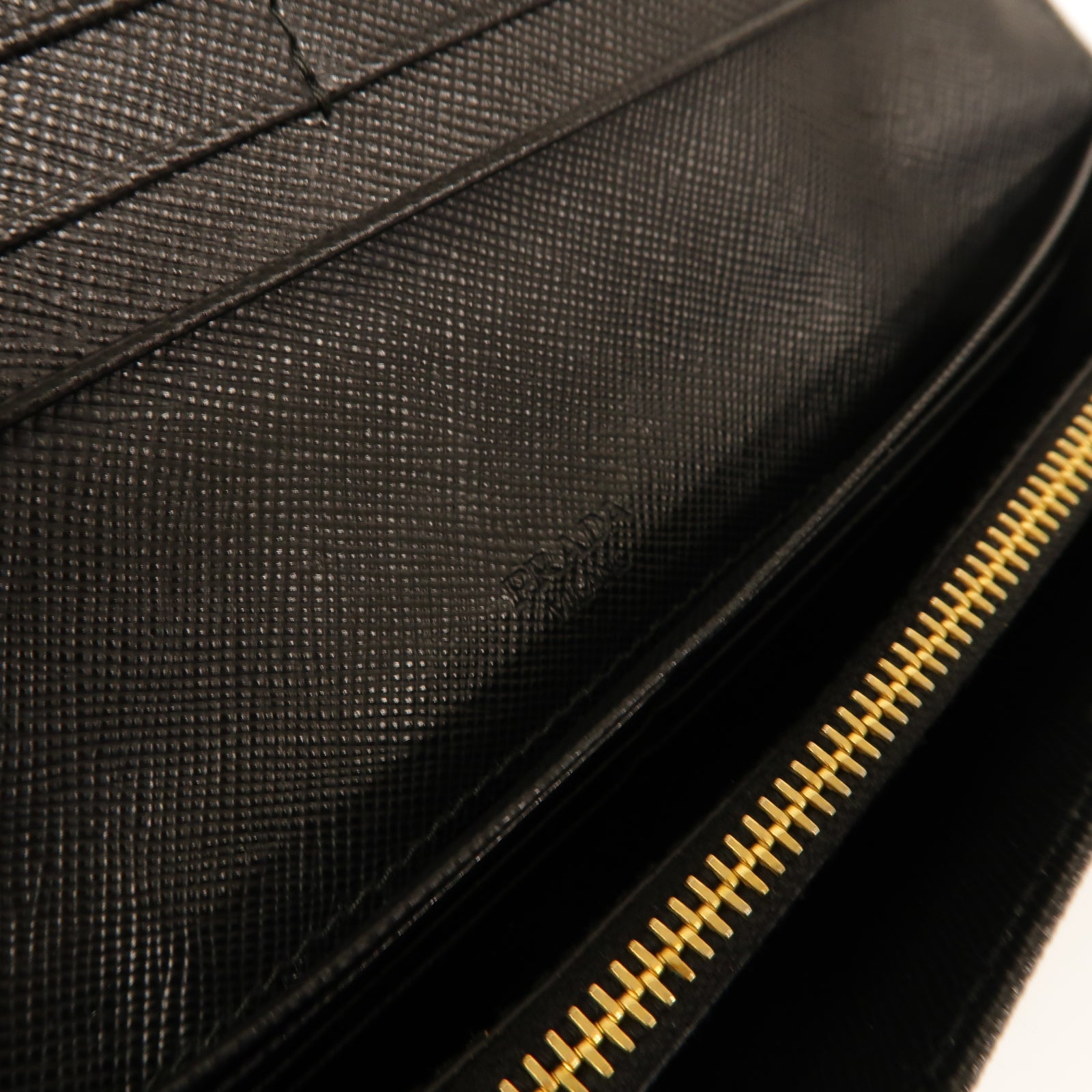 PRADA Saffiano皮革Long Wallet金扣長錢包黑色