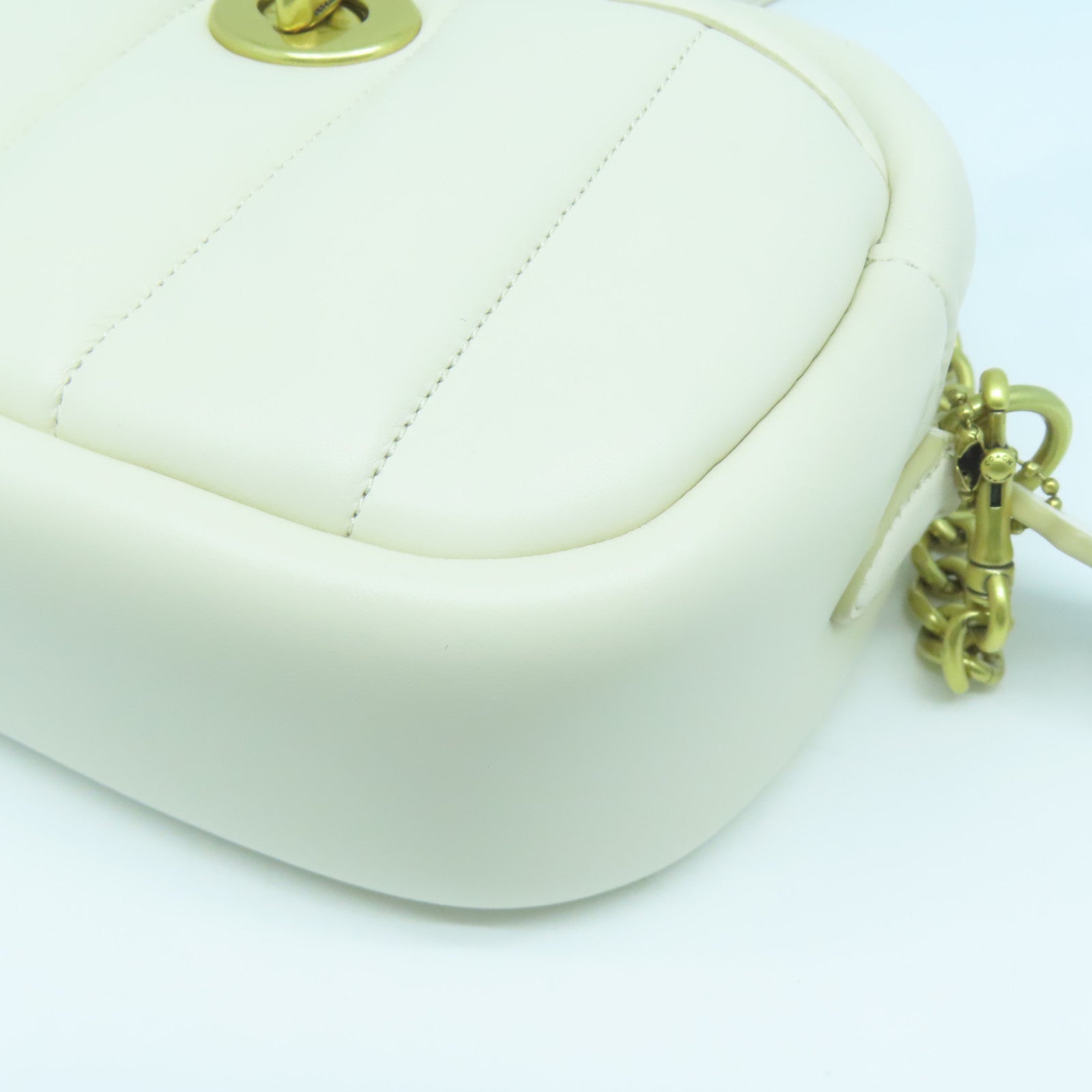 COACH 牛皮皮革Chain Shoulder Bag金扣鏈帶肩背袋白色